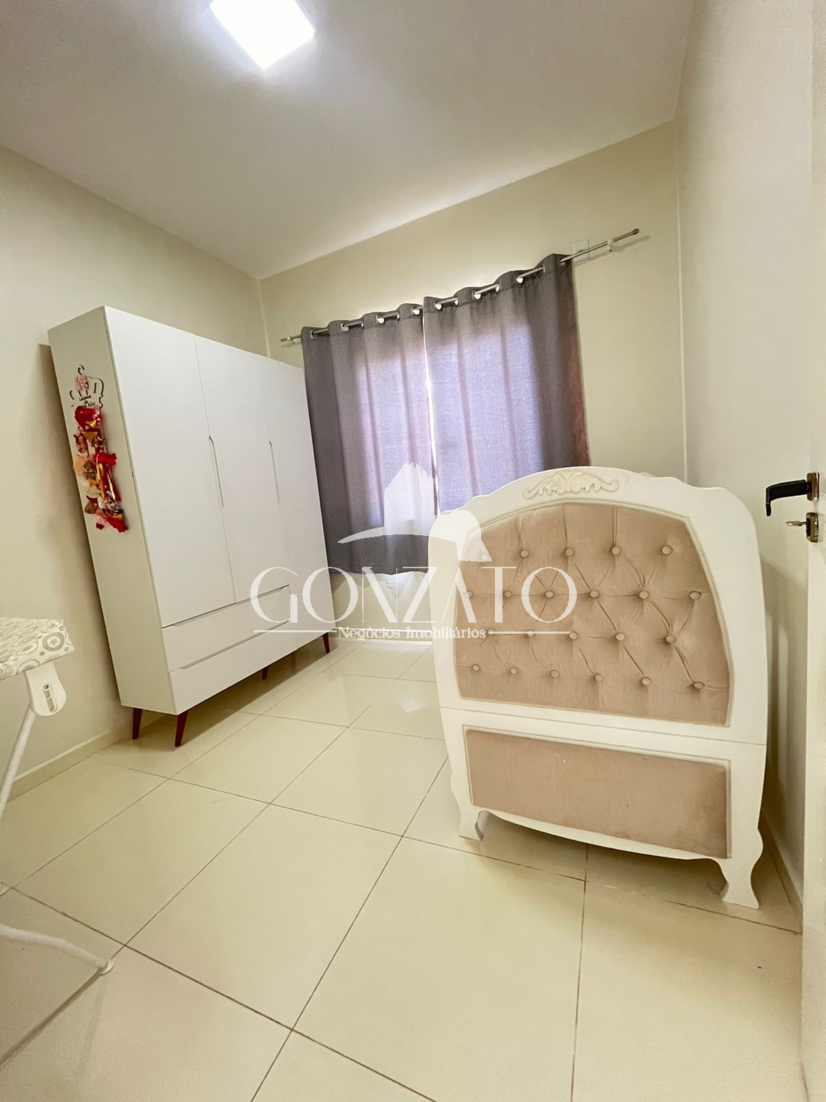 IMVEL DE ESQUINA COM PISCINA