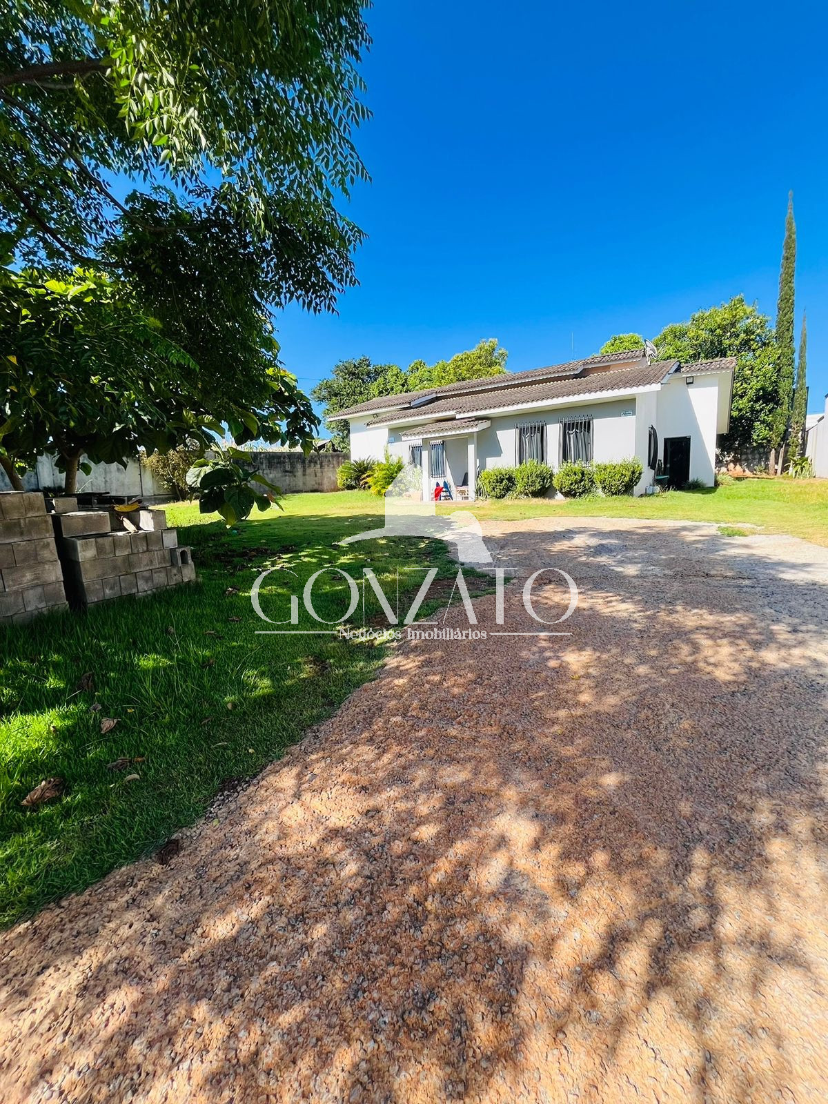 IMÓVEL DE ALVENARIA COM TERRENO AMPLO