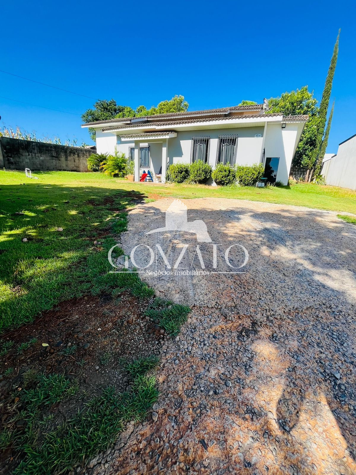 IMÓVEL DE ALVENARIA COM TERRENO AMPLO