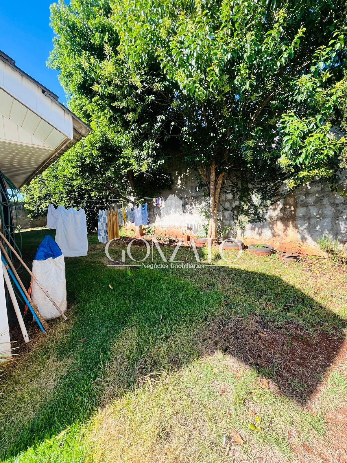 IMÓVEL DE ALVENARIA COM TERRENO AMPLO