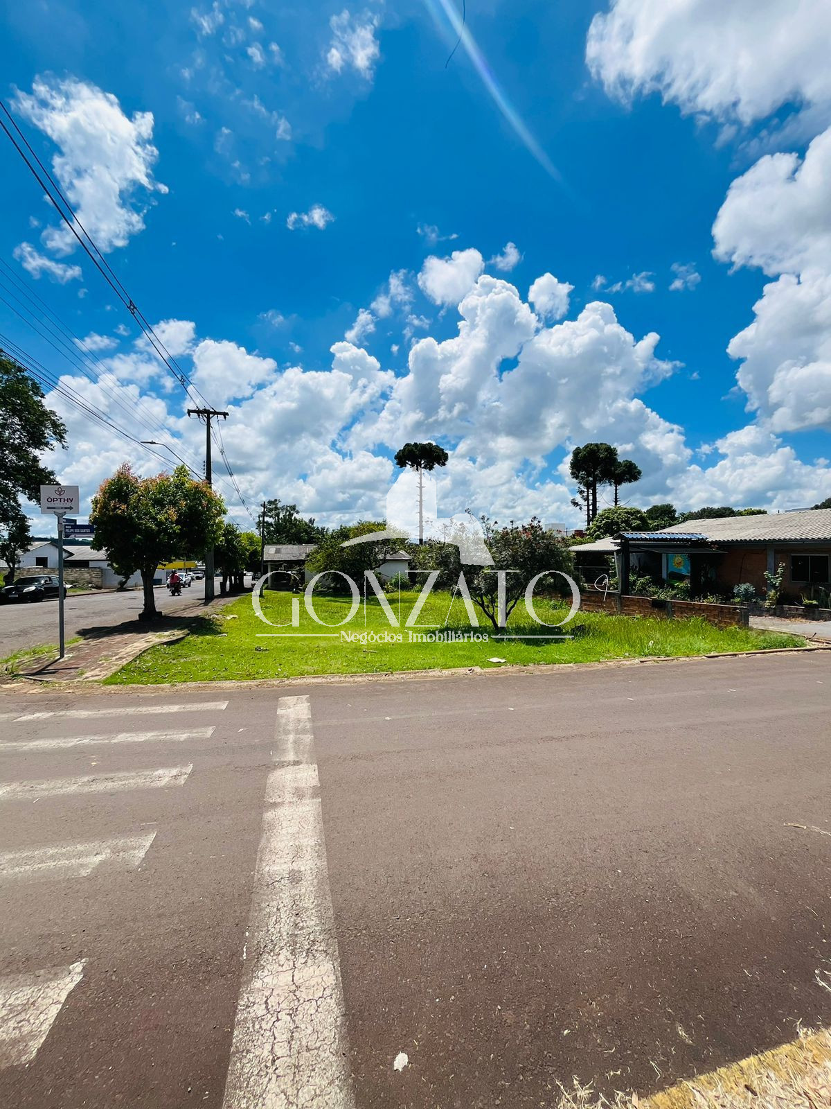 TERRENO DE ESQUINA RESIDENCIAL / COMERCIAL