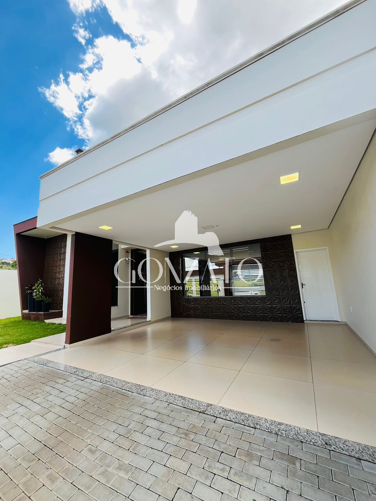 IMÓVEL SEMI MOBILIADO DE ALTO PADRÃO COM PISCINA E HIDROMASSAGEM