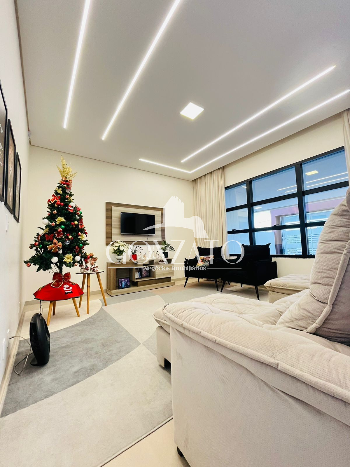 IMVEL SEMI MOBILIADO DE ALTO PADRO COM PISCINA E HIDROMASSAGEM