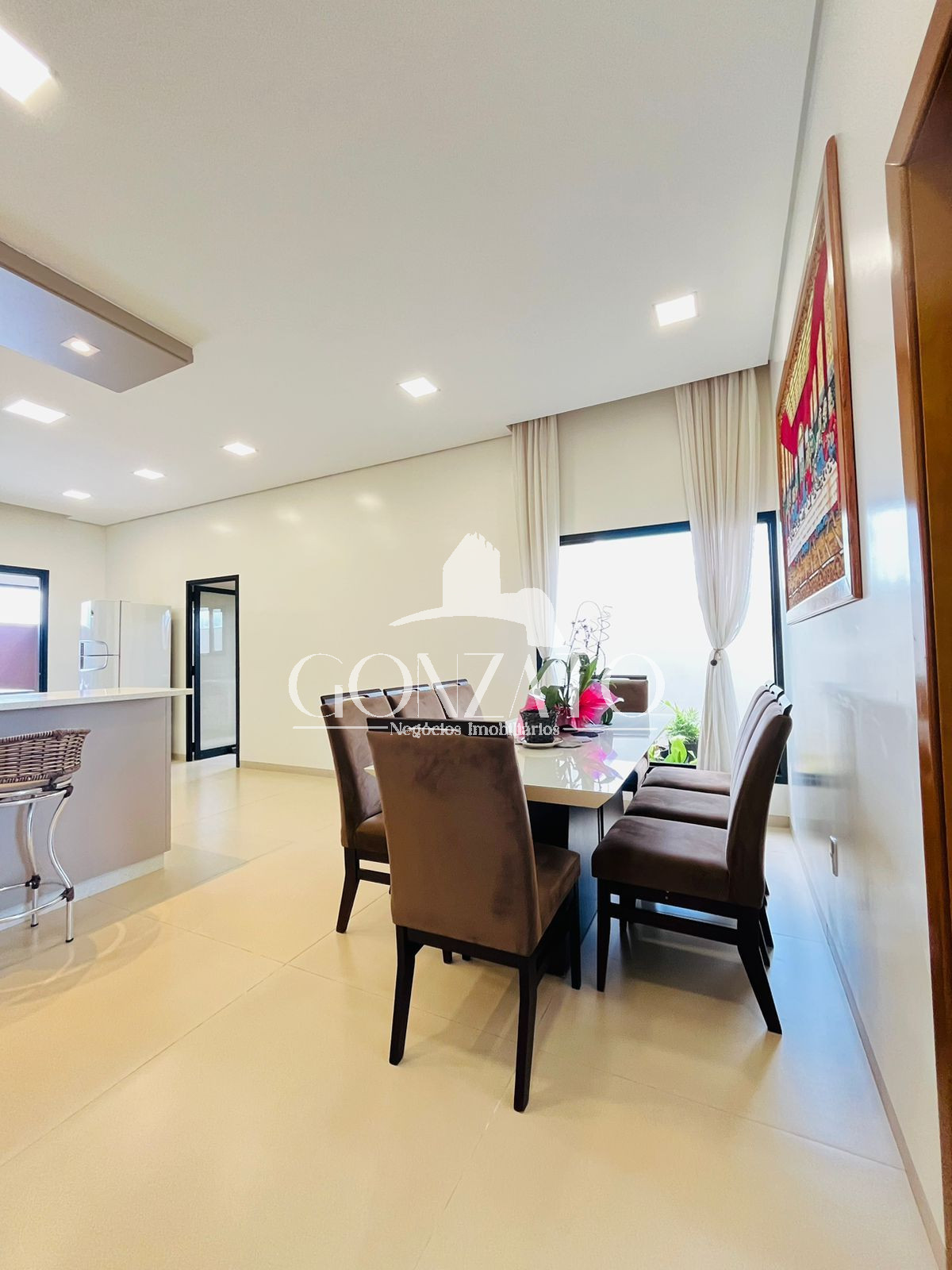 IMVEL SEMI MOBILIADO DE ALTO PADRO COM PISCINA E HIDROMASSAGEM