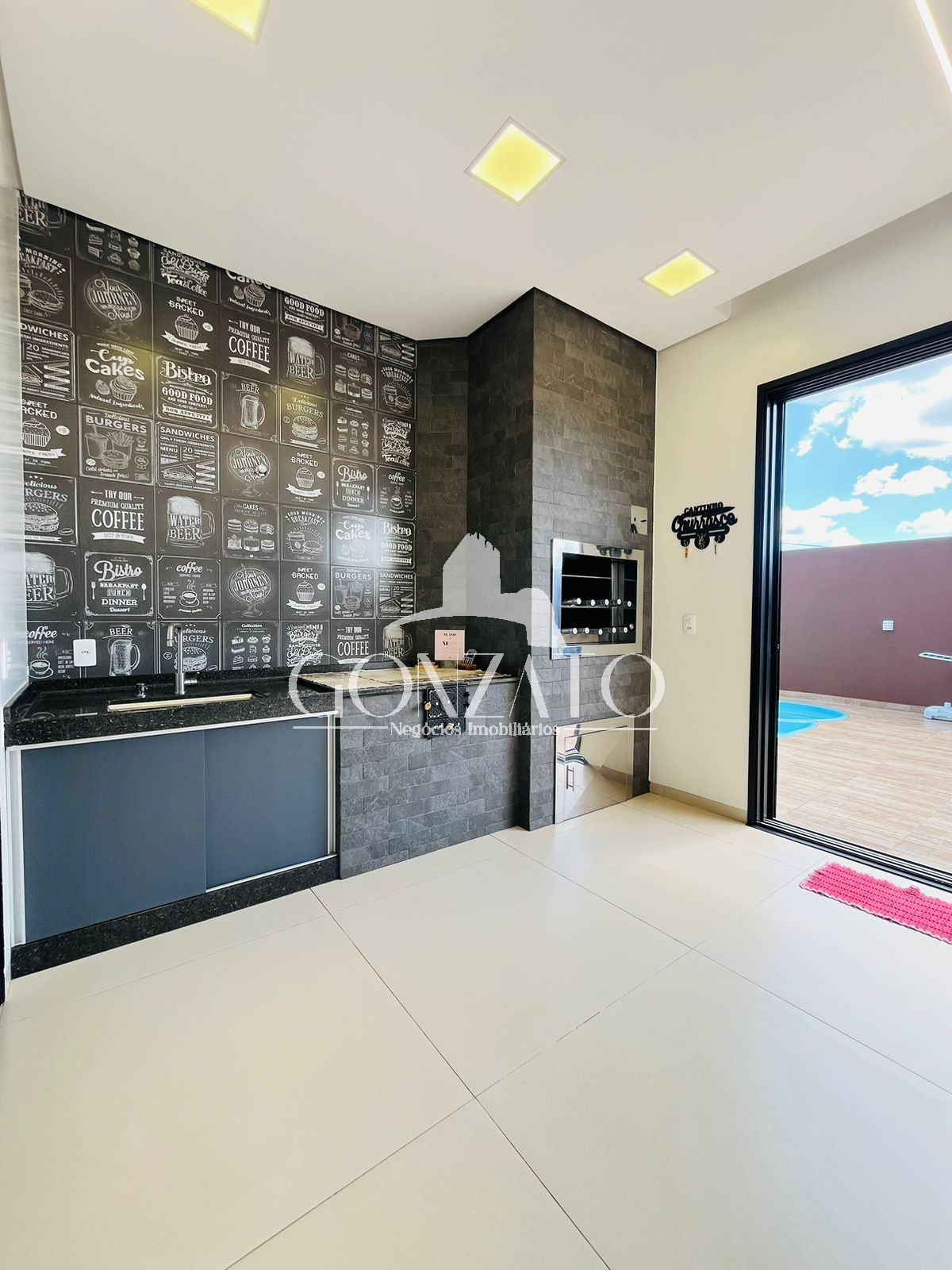 IMVEL SEMI MOBILIADO DE ALTO PADRO COM PISCINA E HIDROMASSAGEM