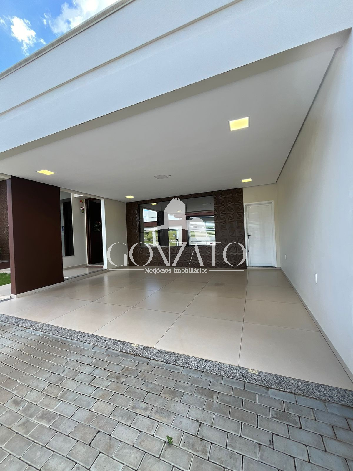 IMVEL SEMI MOBILIADO DE ALTO PADRO COM PISCINA E HIDROMASSAGEM