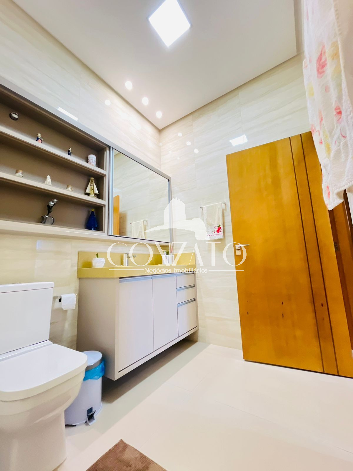 IMVEL SEMI MOBILIADO DE ALTO PADRO COM PISCINA E HIDROMASSAGEM