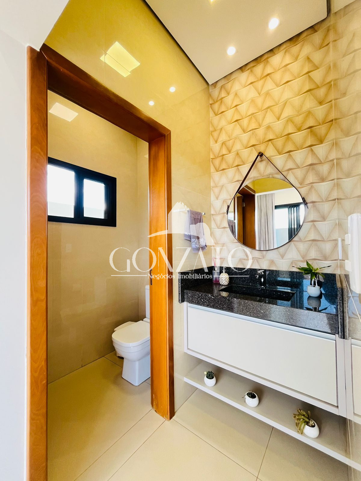 IMVEL SEMI MOBILIADO DE ALTO PADRO COM PISCINA E HIDROMASSAGEM