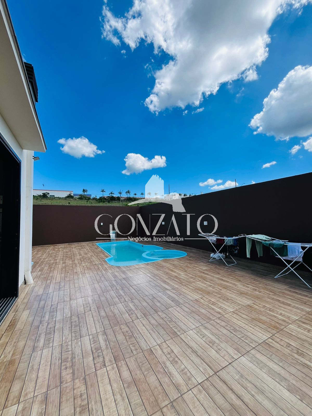 IMVEL SEMI MOBILIADO DE ALTO PADRO COM PISCINA E HIDROMASSAGEM