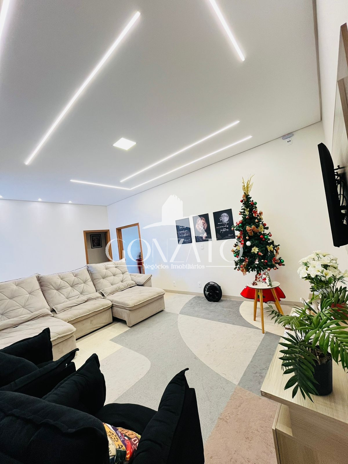 IMVEL SEMI MOBILIADO DE ALTO PADRO COM PISCINA E HIDROMASSAGEM