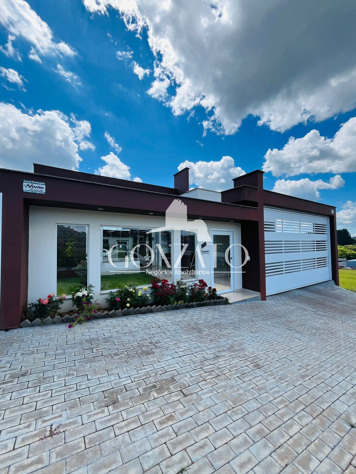 IMVEL SEMI MOBILIADO DE ALTO PADRO COM PISCINA E HIDROMASSAGEM