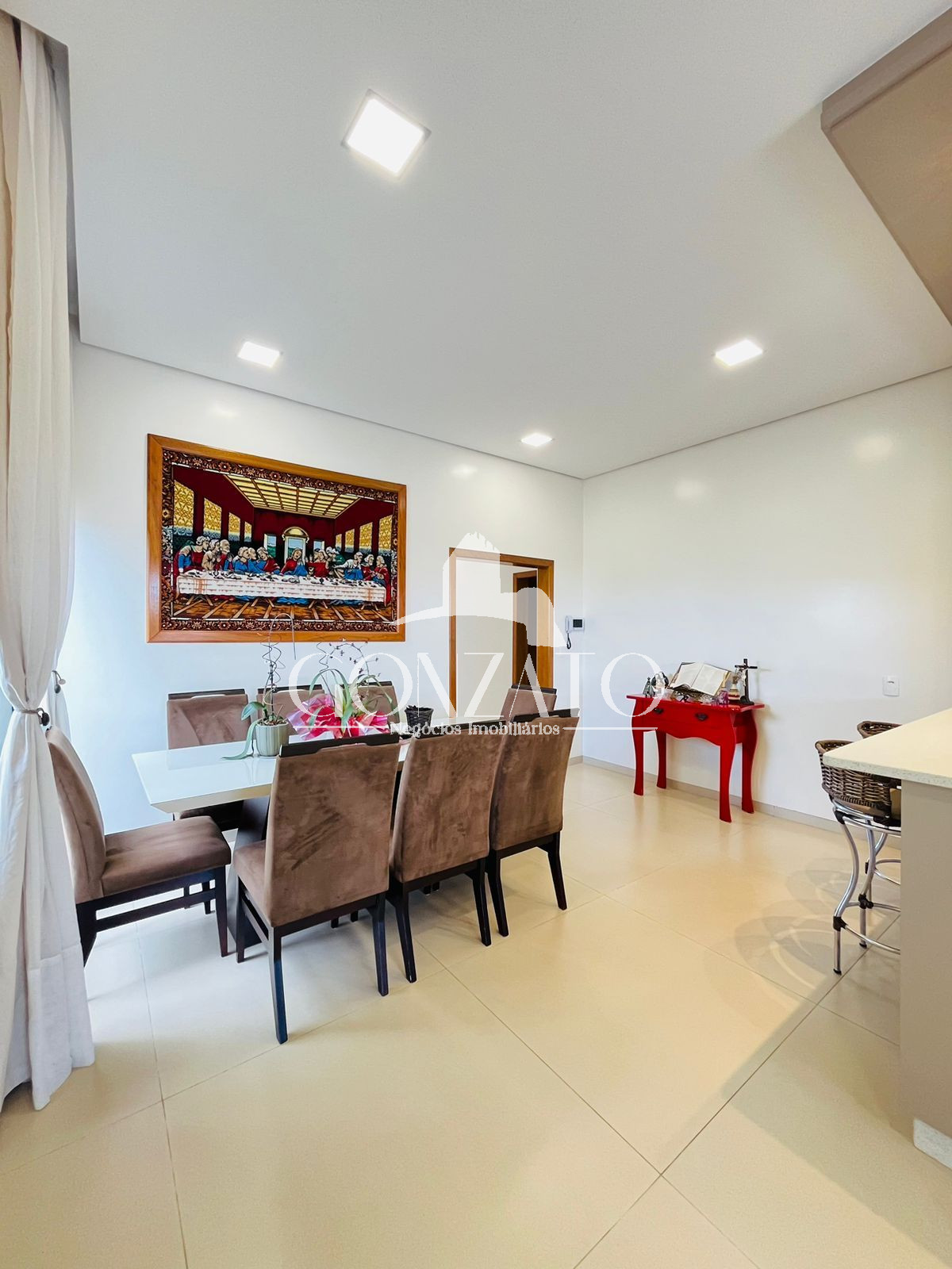 IMVEL SEMI MOBILIADO DE ALTO PADRO COM PISCINA E HIDROMASSAGEM