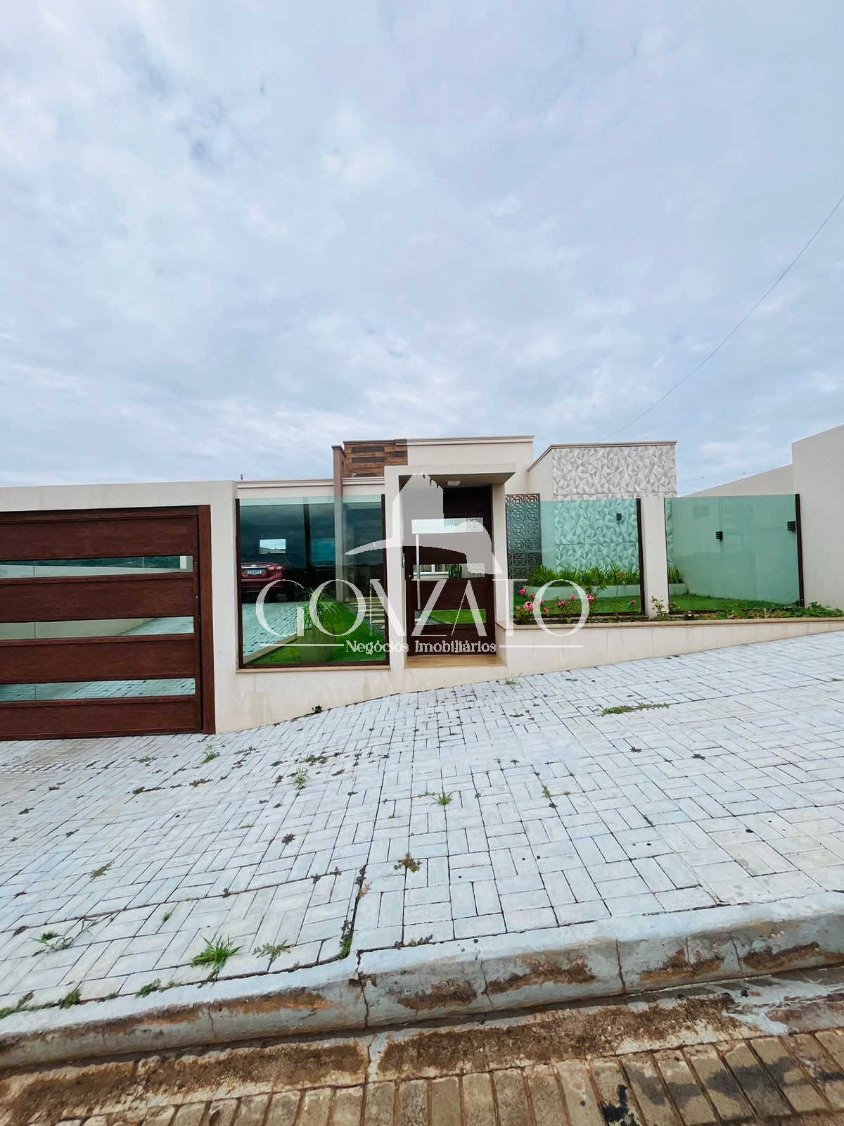 IMÓVEL RESIDENCIAL SEMI-MOBILIADO