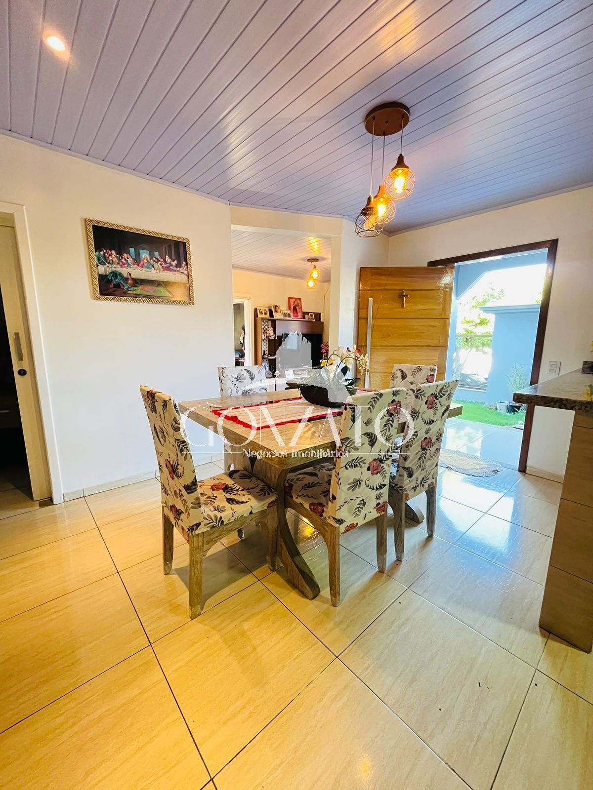 IMOVEL RESIDENCIAL DE ESQUINA