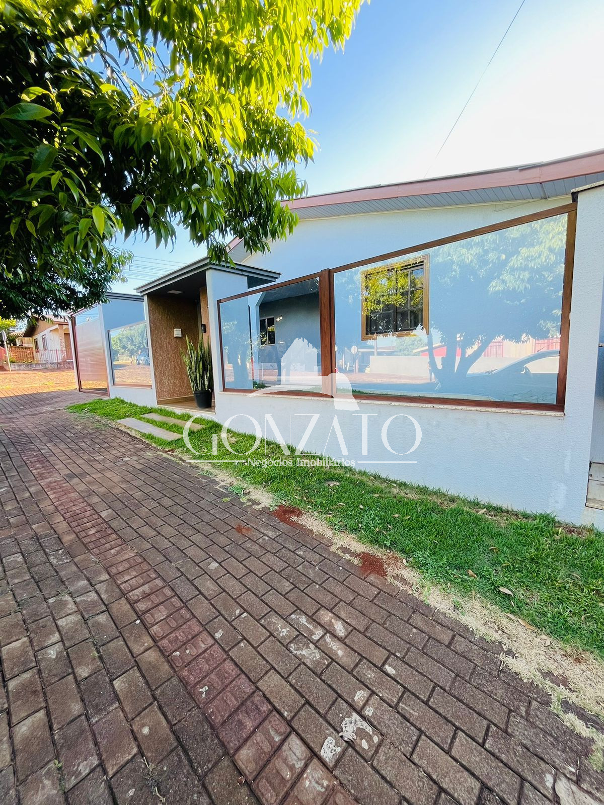 IMOVEL RESIDENCIAL DE ESQUINA