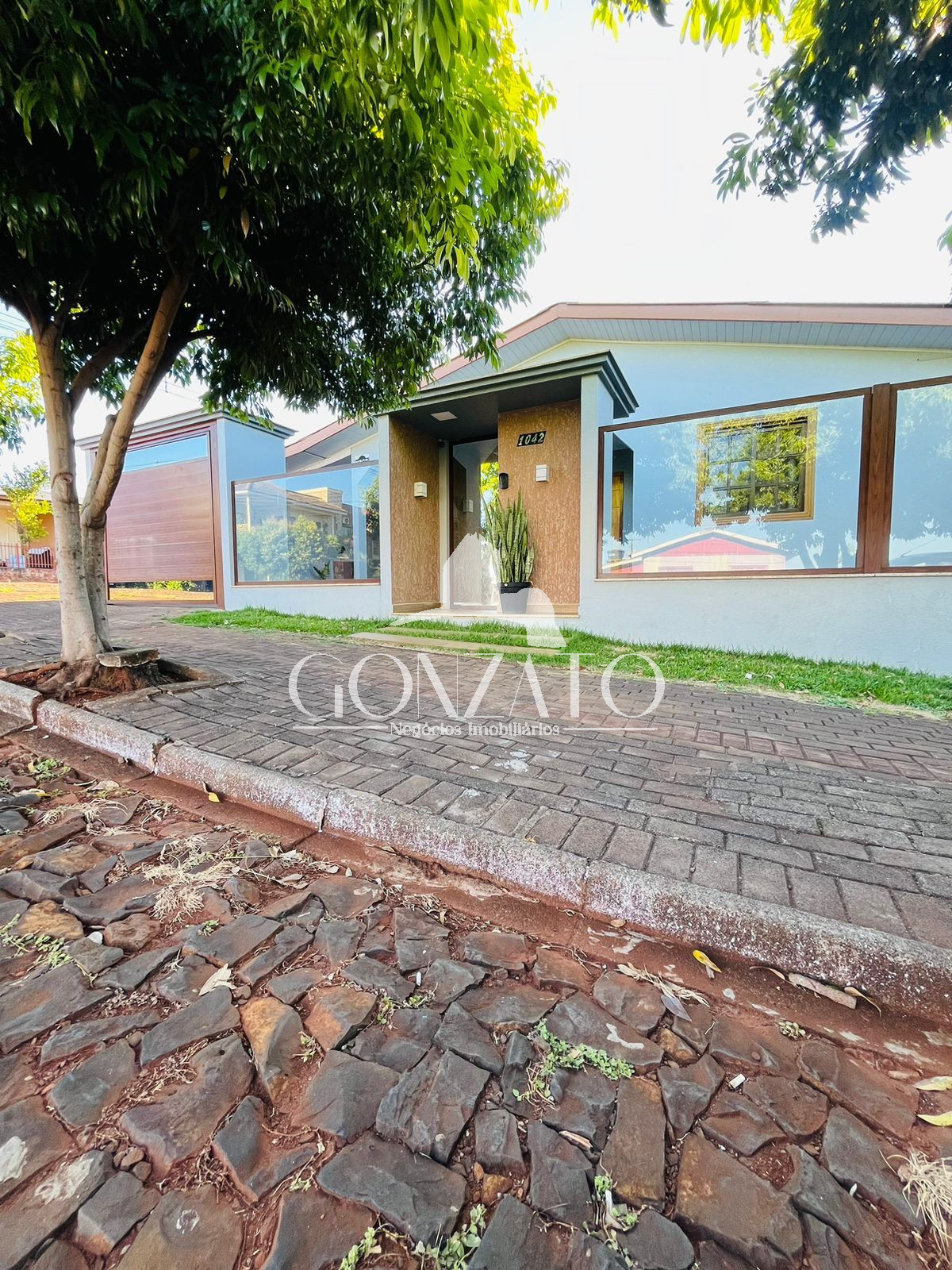 IMOVEL RESIDENCIAL DE ESQUINA