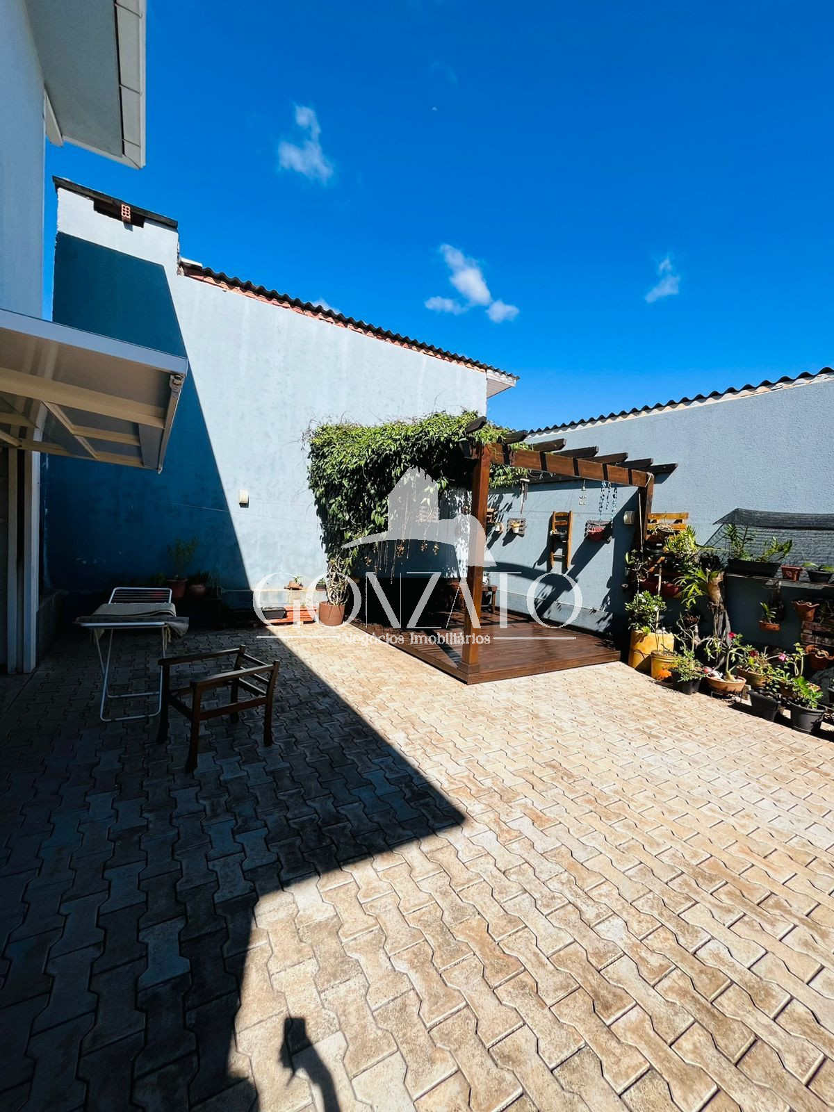 IMOVEL DE DOIS PAVIMENTOS A VENDA