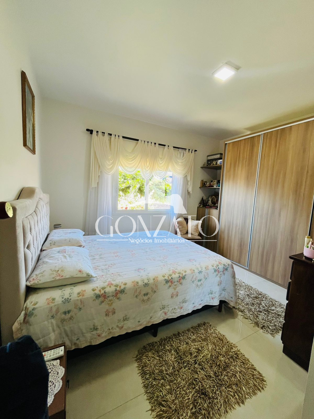 IMOVEL DE DOIS PAVIMENTOS A VENDA