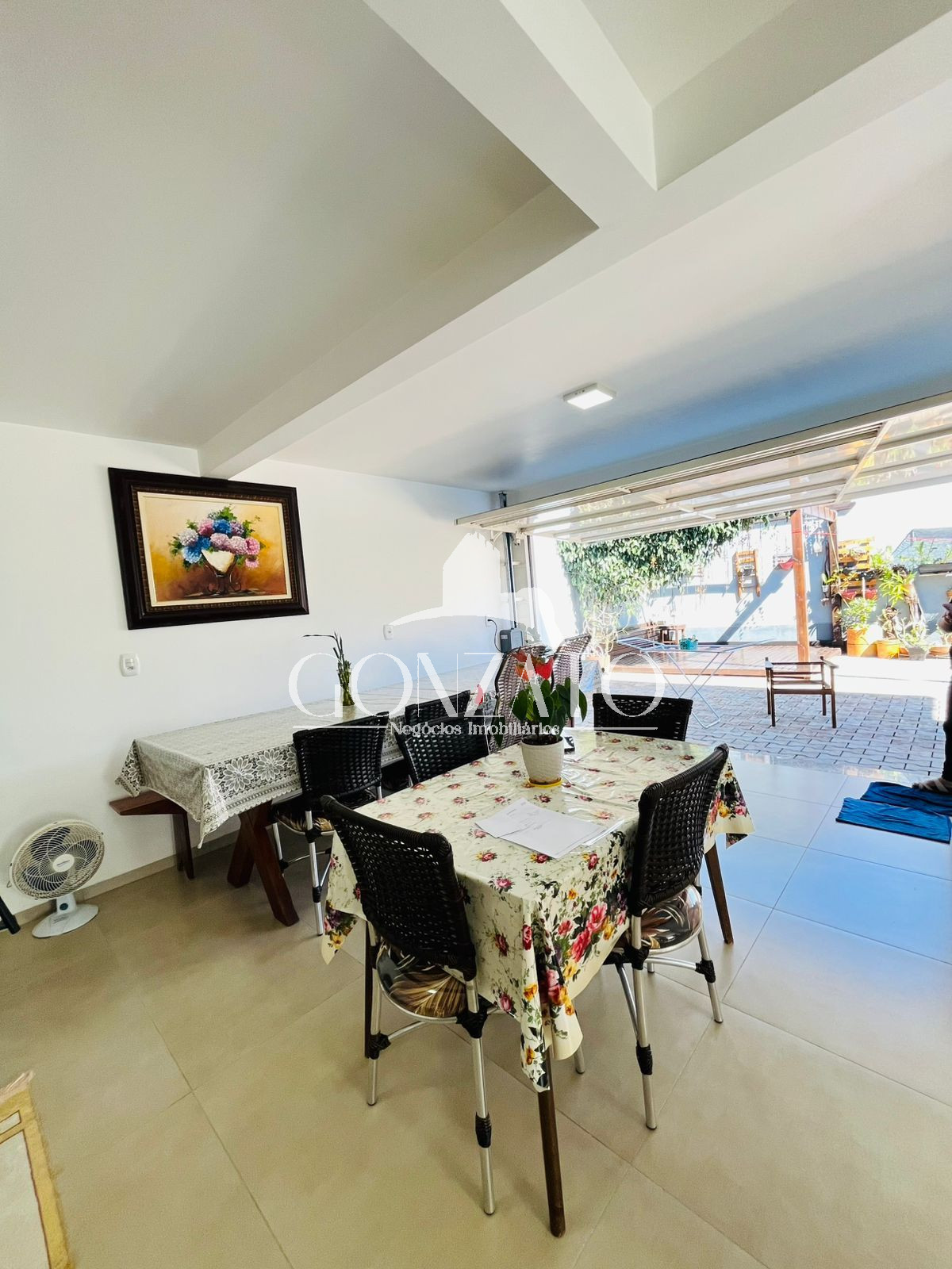 IMOVEL DE DOIS PAVIMENTOS A VENDA