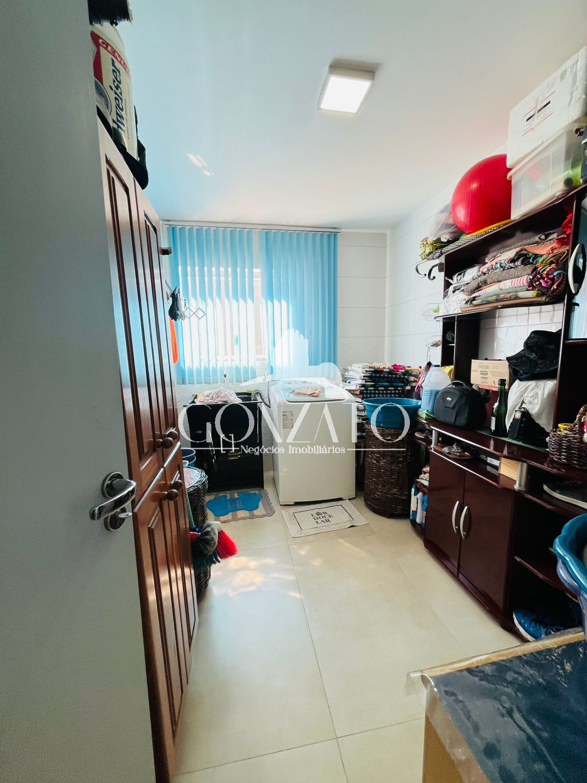 IMOVEL DE DOIS PAVIMENTOS A VENDA