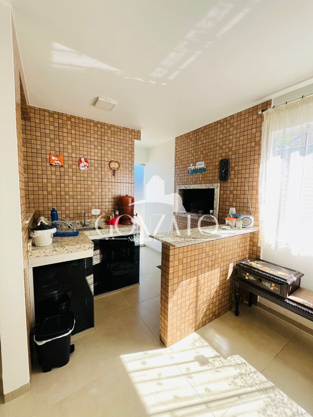 IMOVEL DE DOIS PAVIMENTOS A VENDA