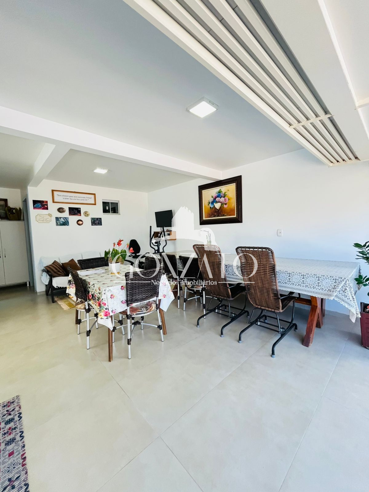 IMOVEL DE DOIS PAVIMENTOS A VENDA