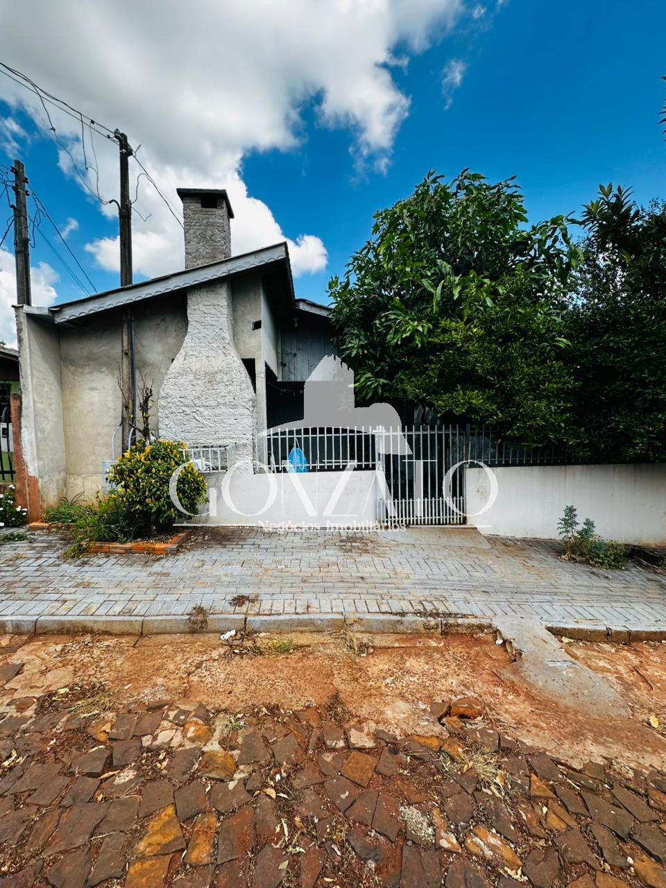 CASA MISTA DE ESQUINA