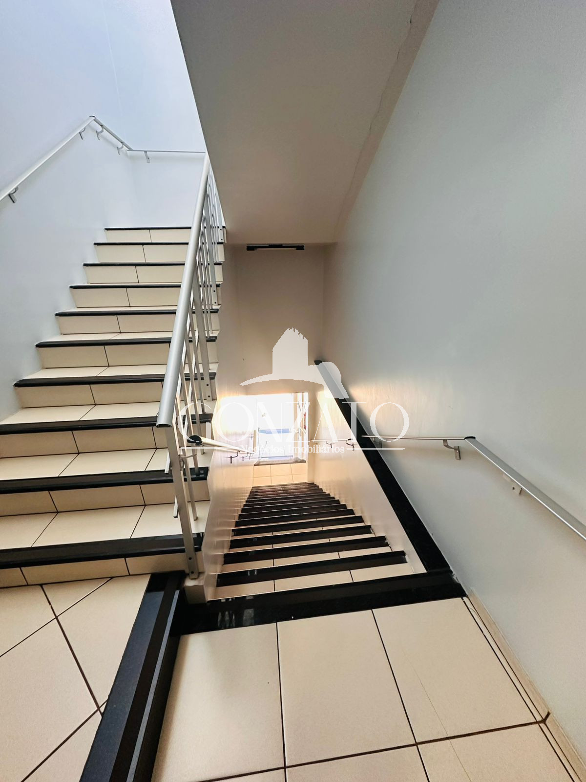 APARTAMENTO SUPERIOR, NO CENTRO