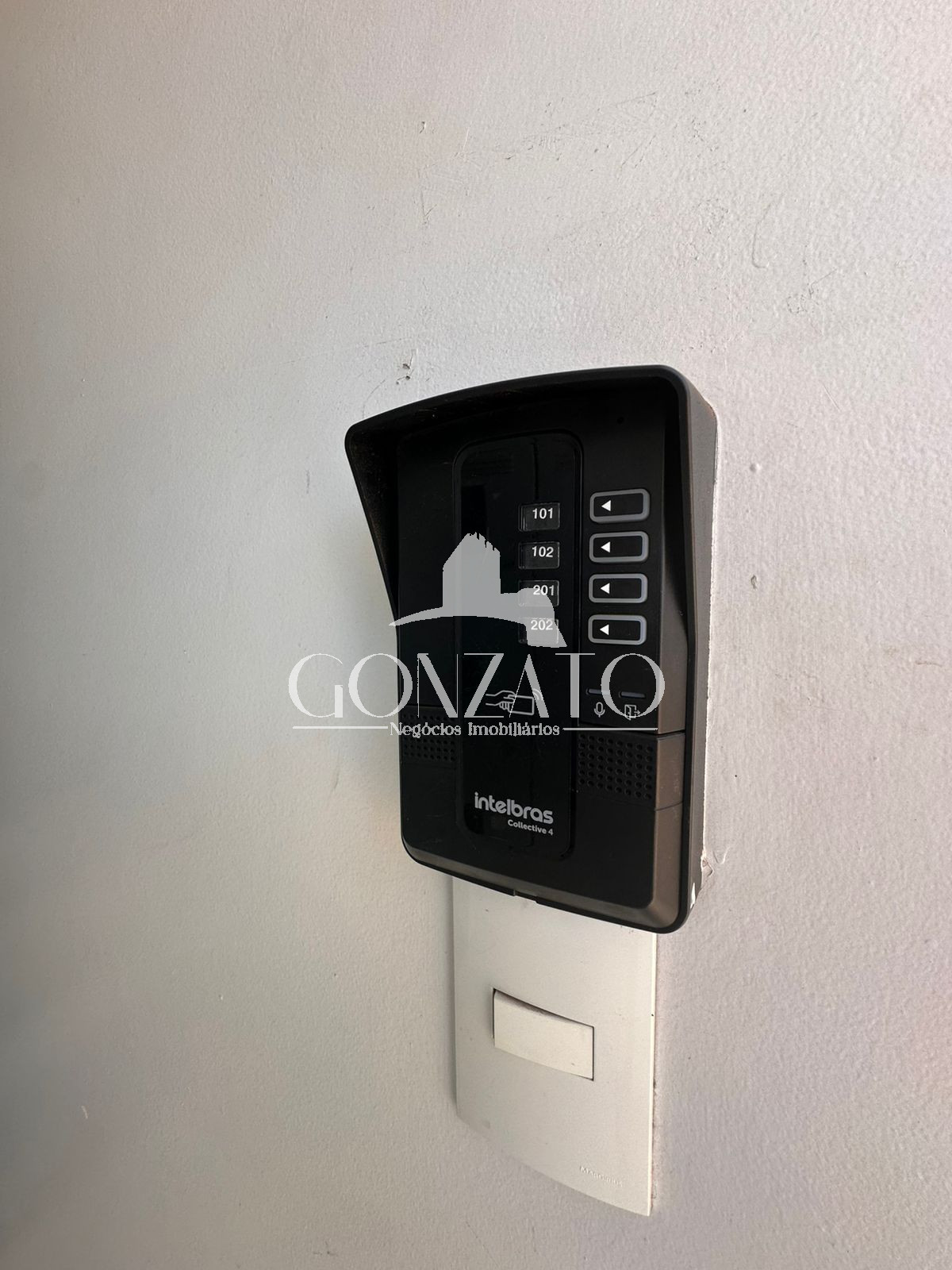 APARTAMENTO SUPERIOR, NO CENTRO