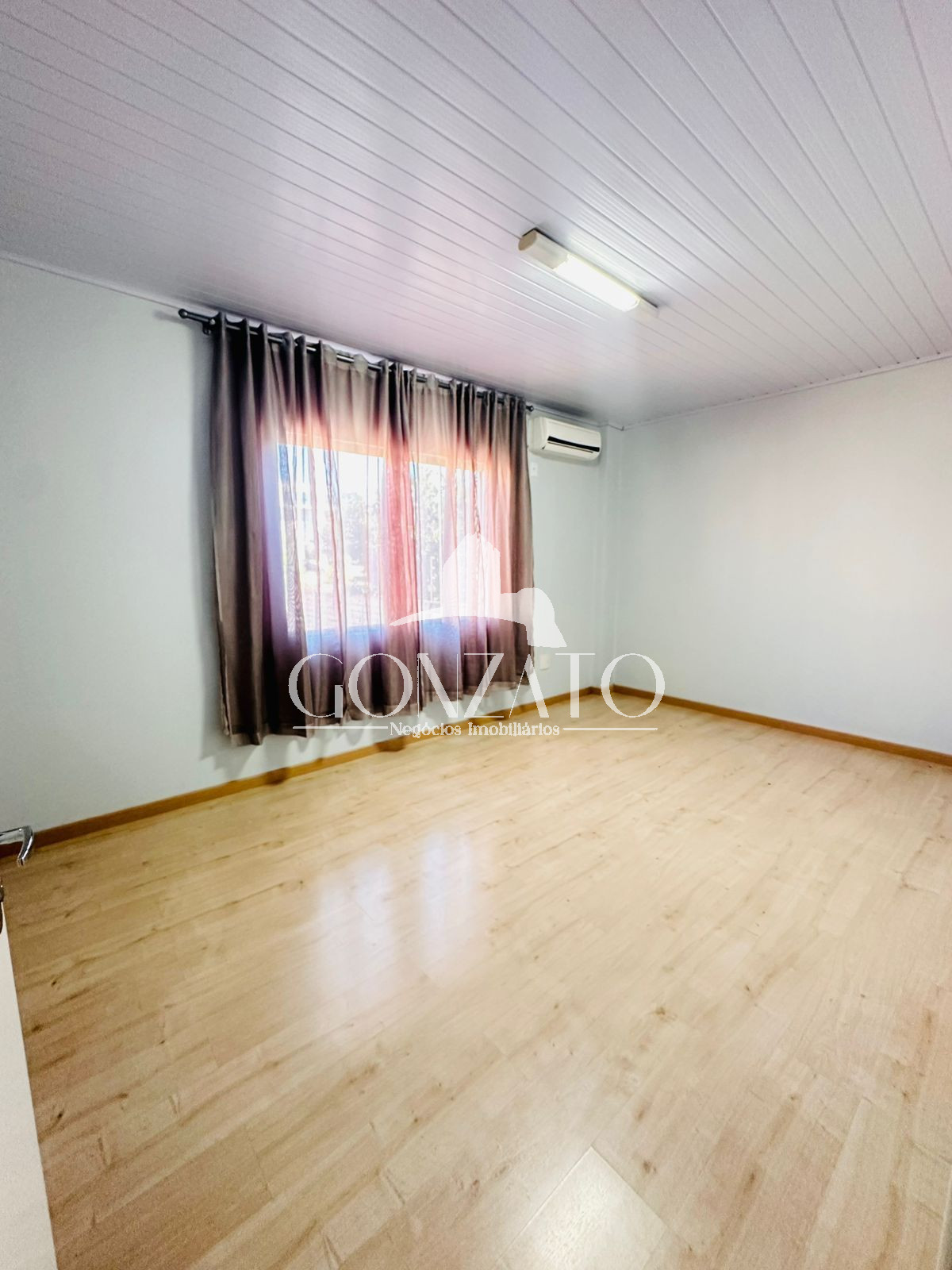 APARTAMENTO SUPERIOR, NO CENTRO