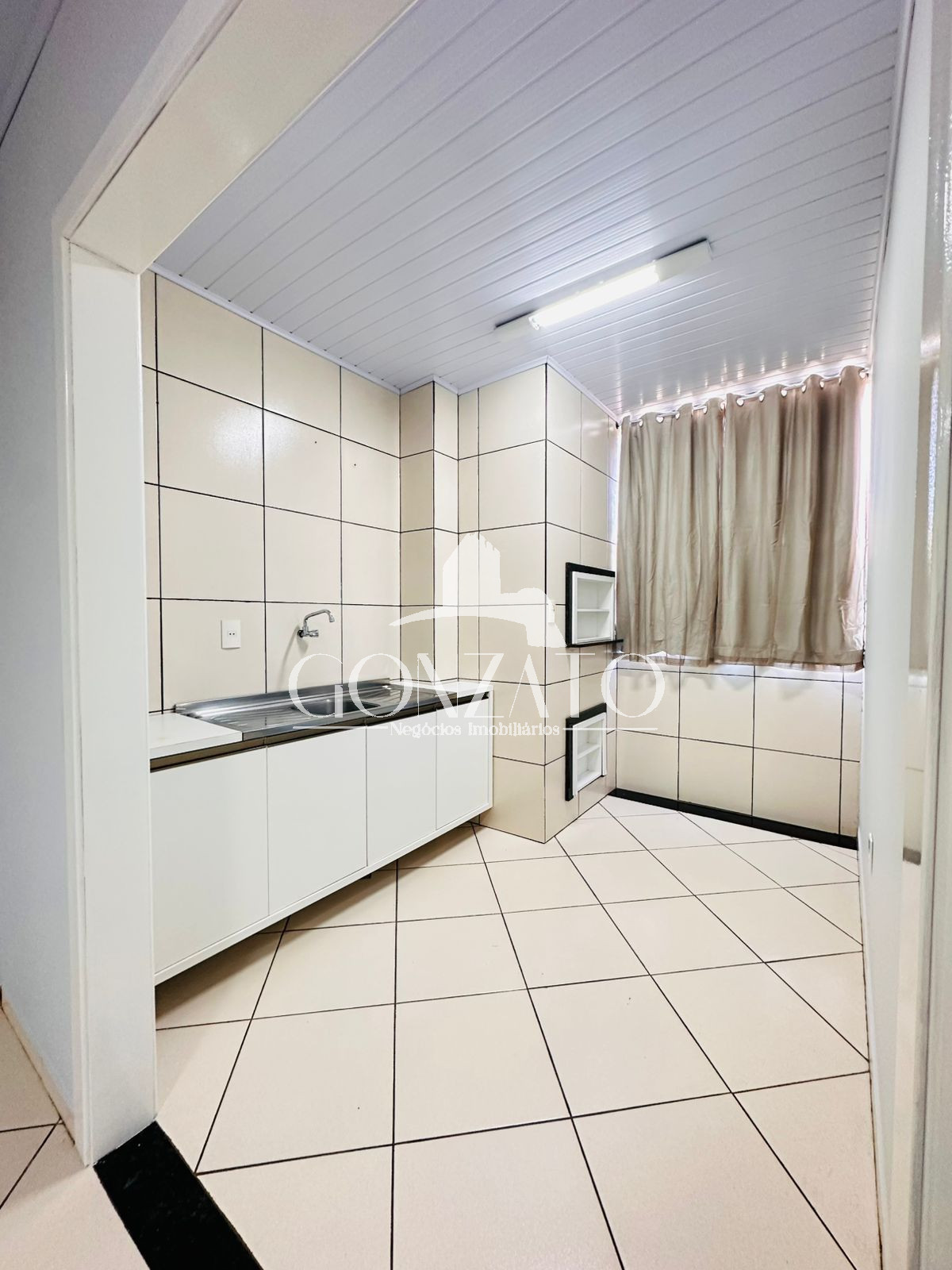 APARTAMENTO SUPERIOR, NO CENTRO