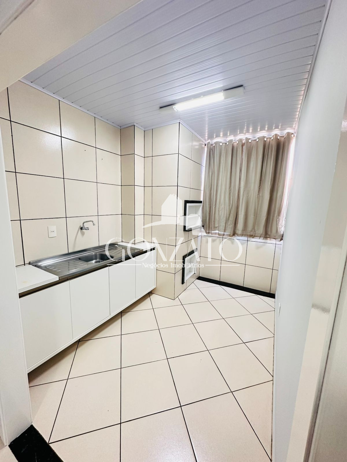 APARTAMENTO SUPERIOR, NO CENTRO