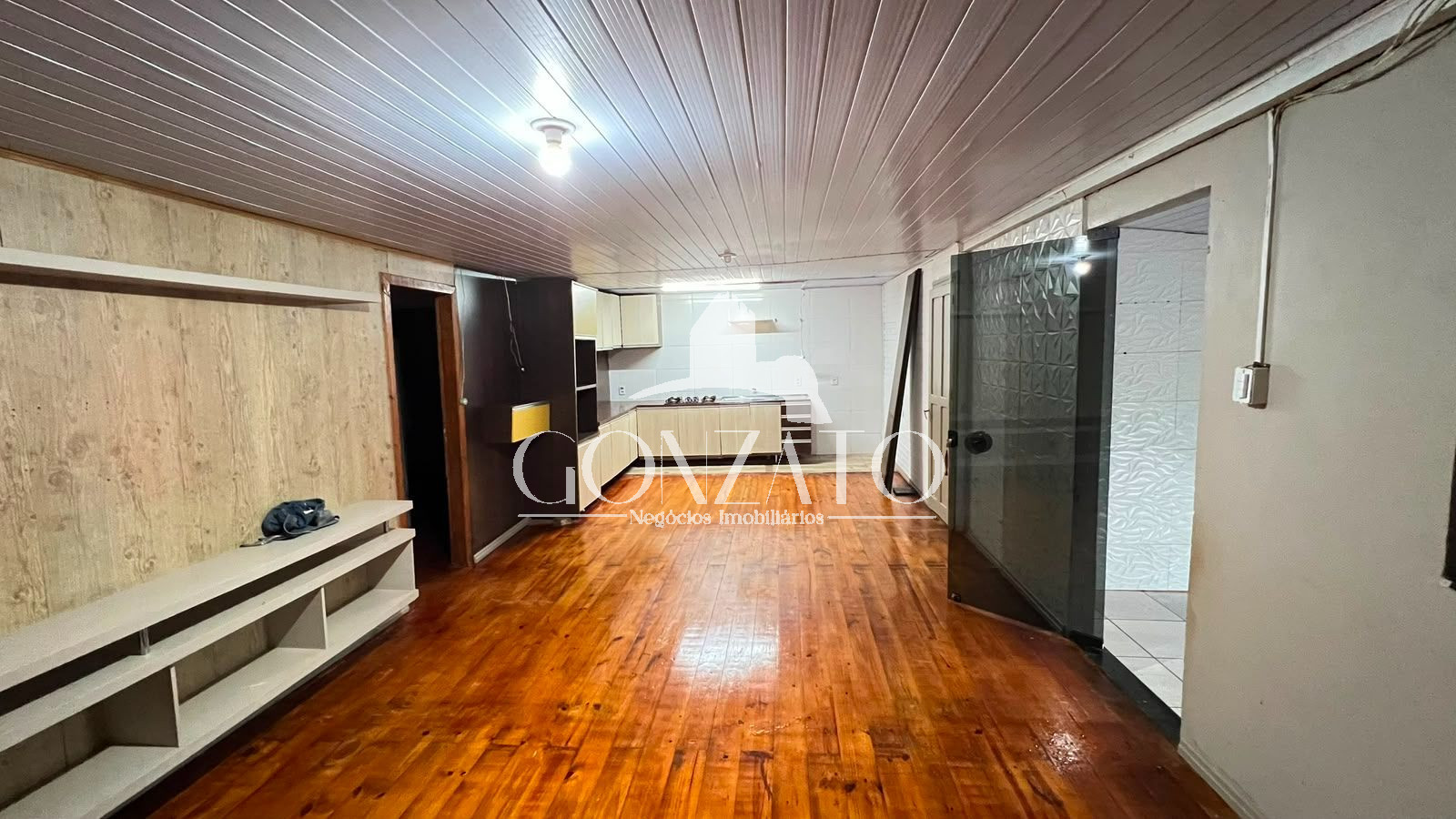 IMVEL DE MADEIRA COM SALA COMERRCIAL