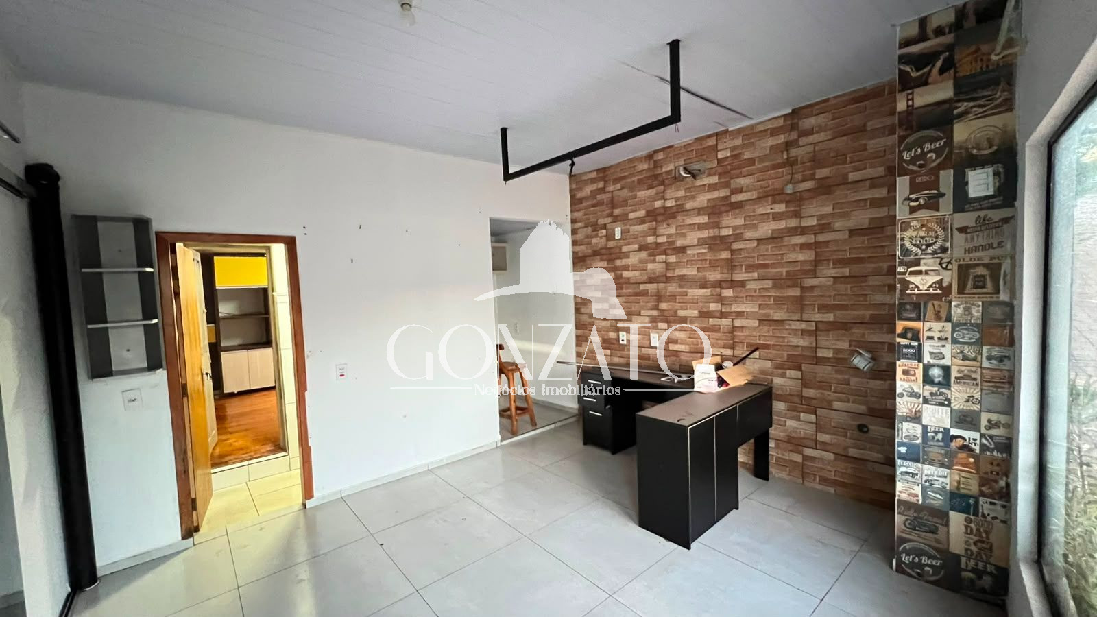 IMVEL DE MADEIRA COM SALA COMERRCIAL