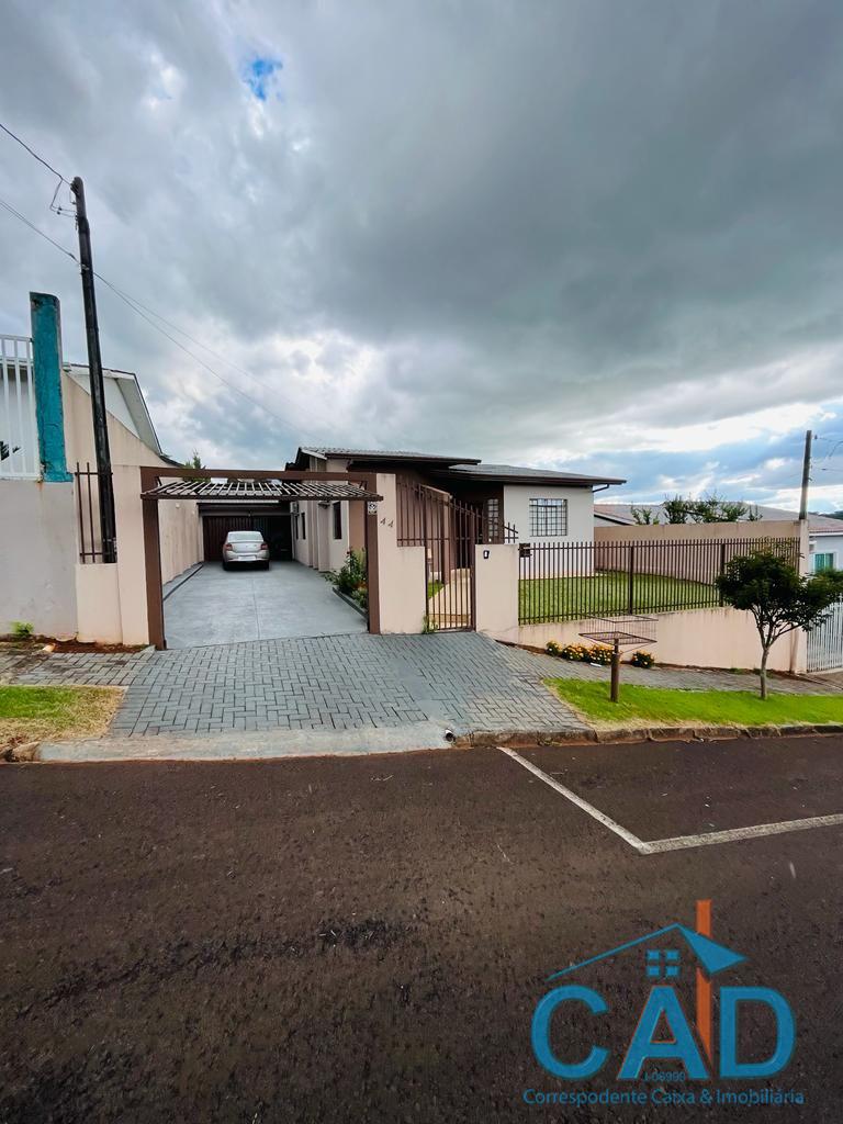 LINDA CASA COM OTIMA LOCALIZAÇÃO 