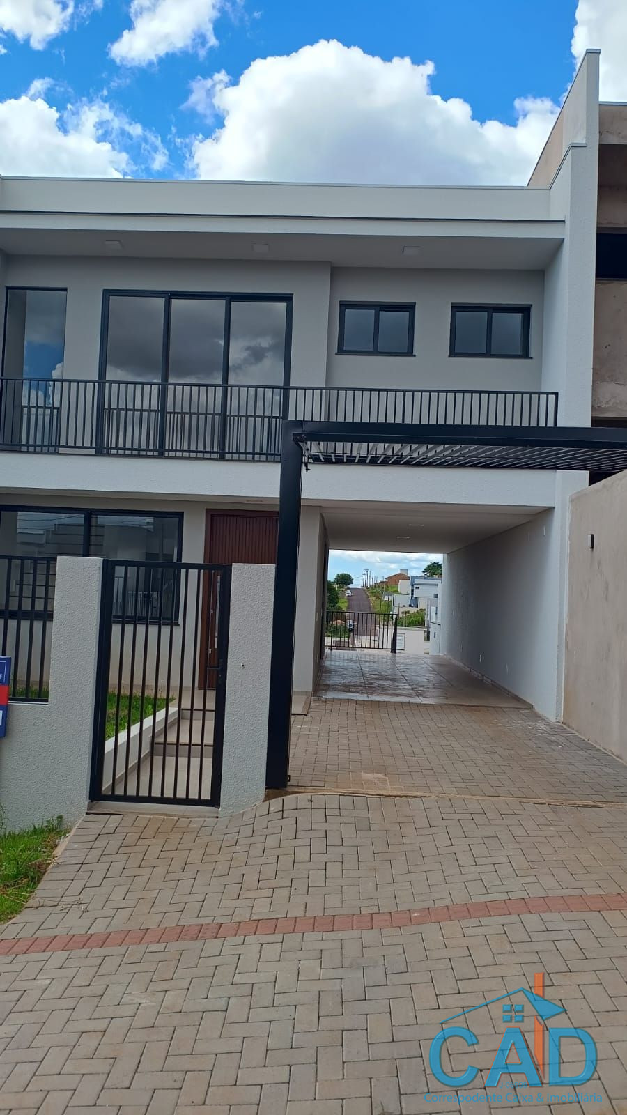 SOBRADO DE ALTO PADR�O NO BAIRRO FRARON