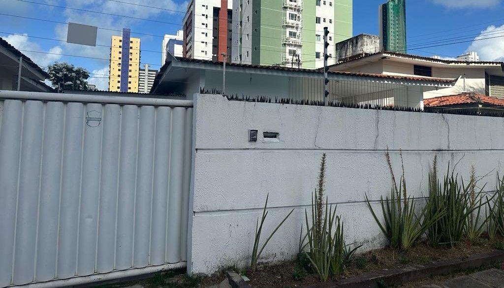 Casa a venda com 270 m² em Manaíra - CA2275 DM