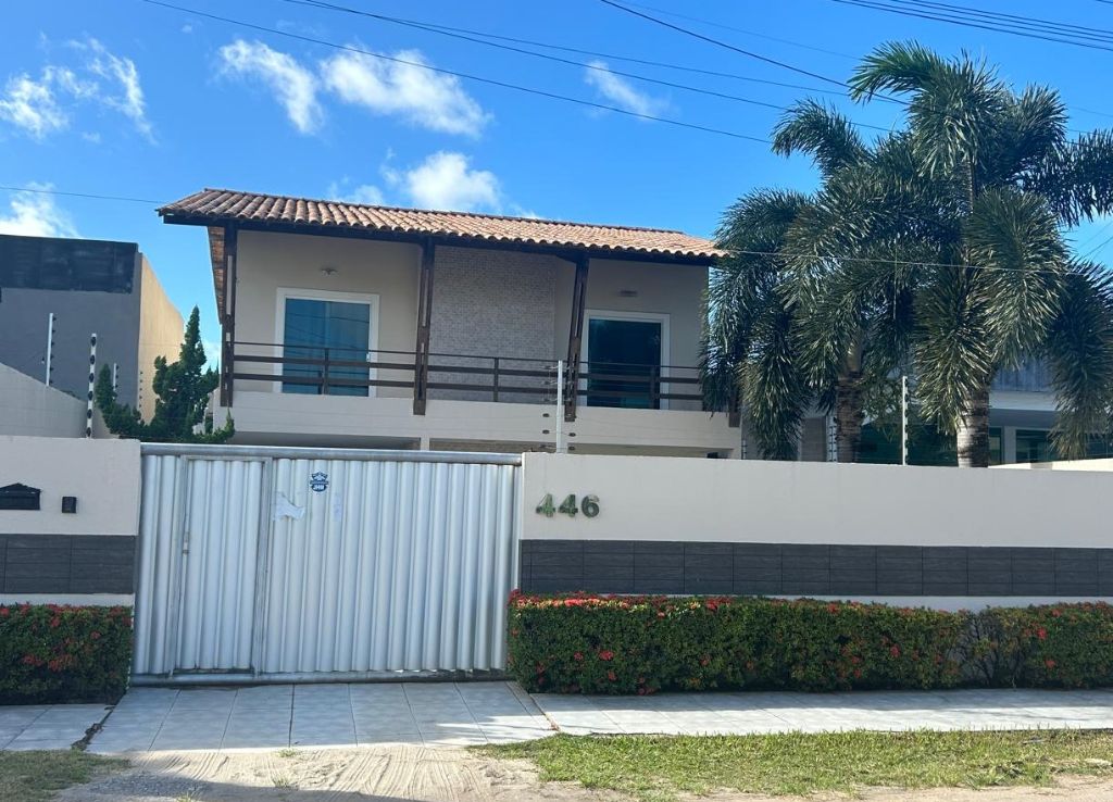 Casa a venda em excelente localização no Portal do Sol - CA2476