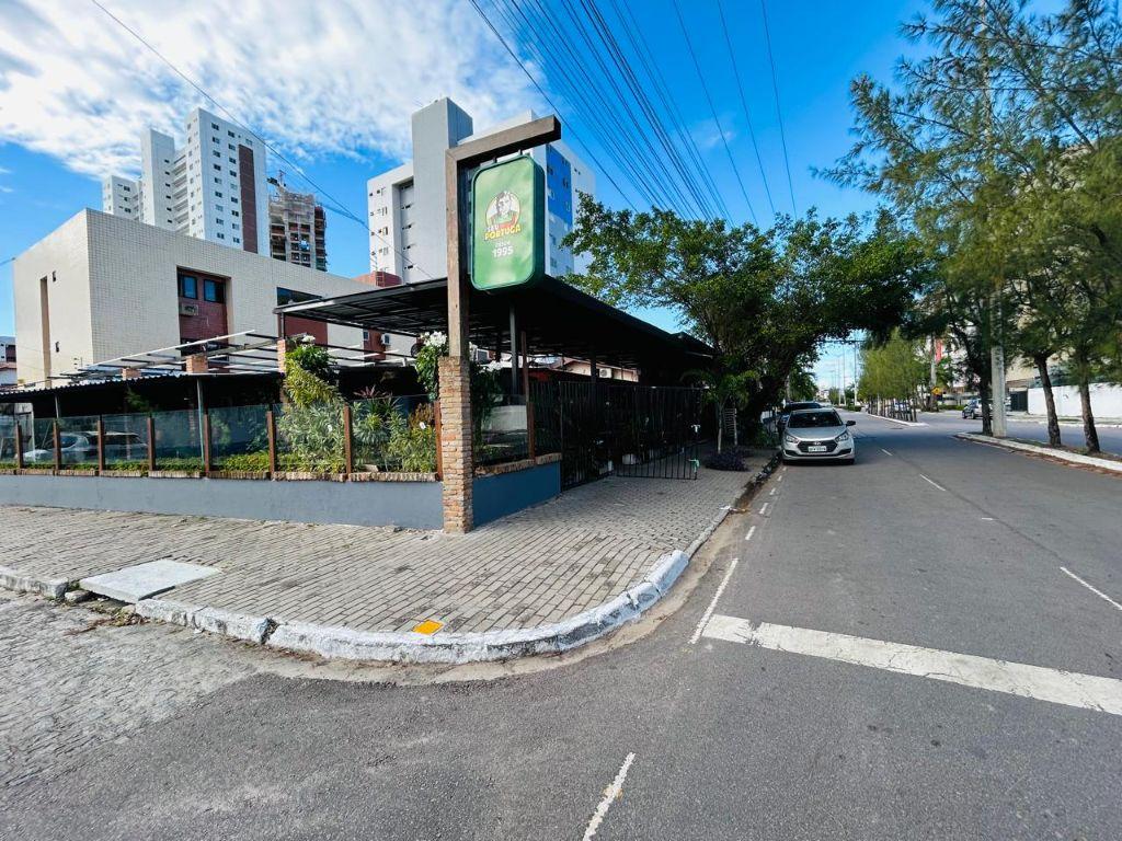 Prédio a venda em localização privilegiada, excelente para comércio em geral - P