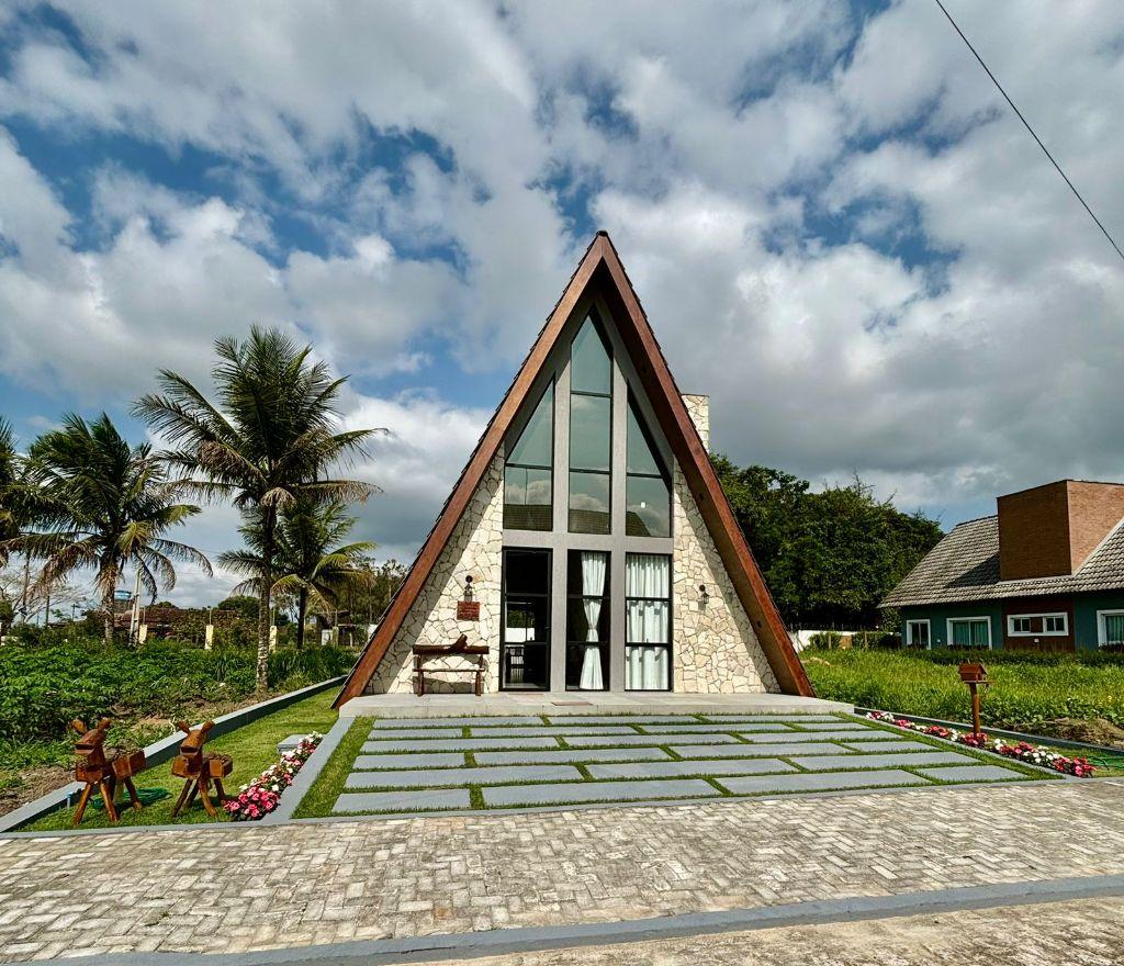 Casa a venda em Condomínio em Bananeiras com 162m² - CA2736