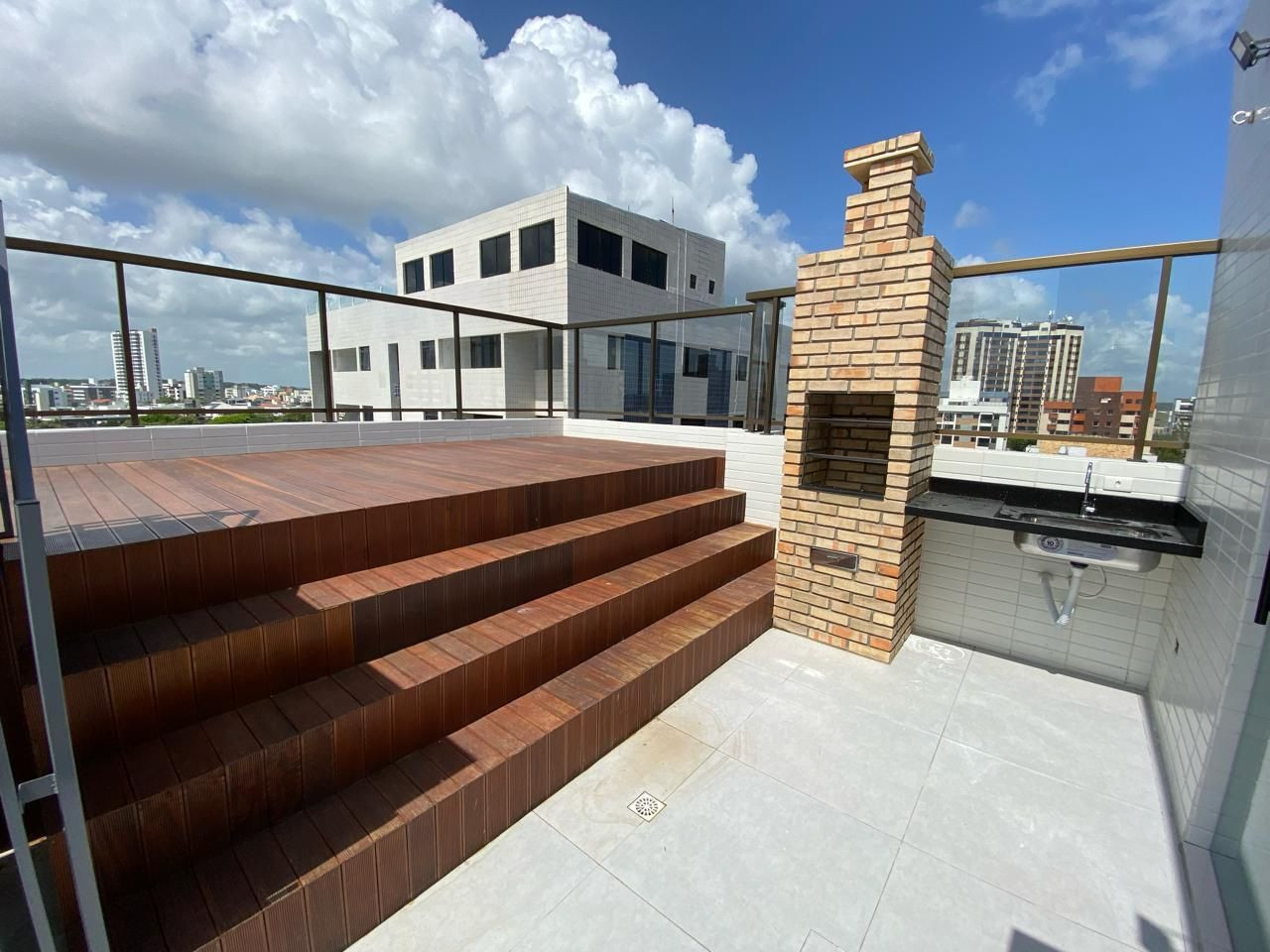 Cobertura a venda em Intermares - CO0153