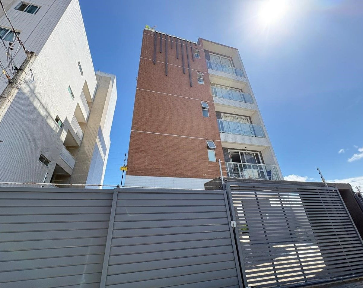 Cobertura a venda em Intermares - CO0187