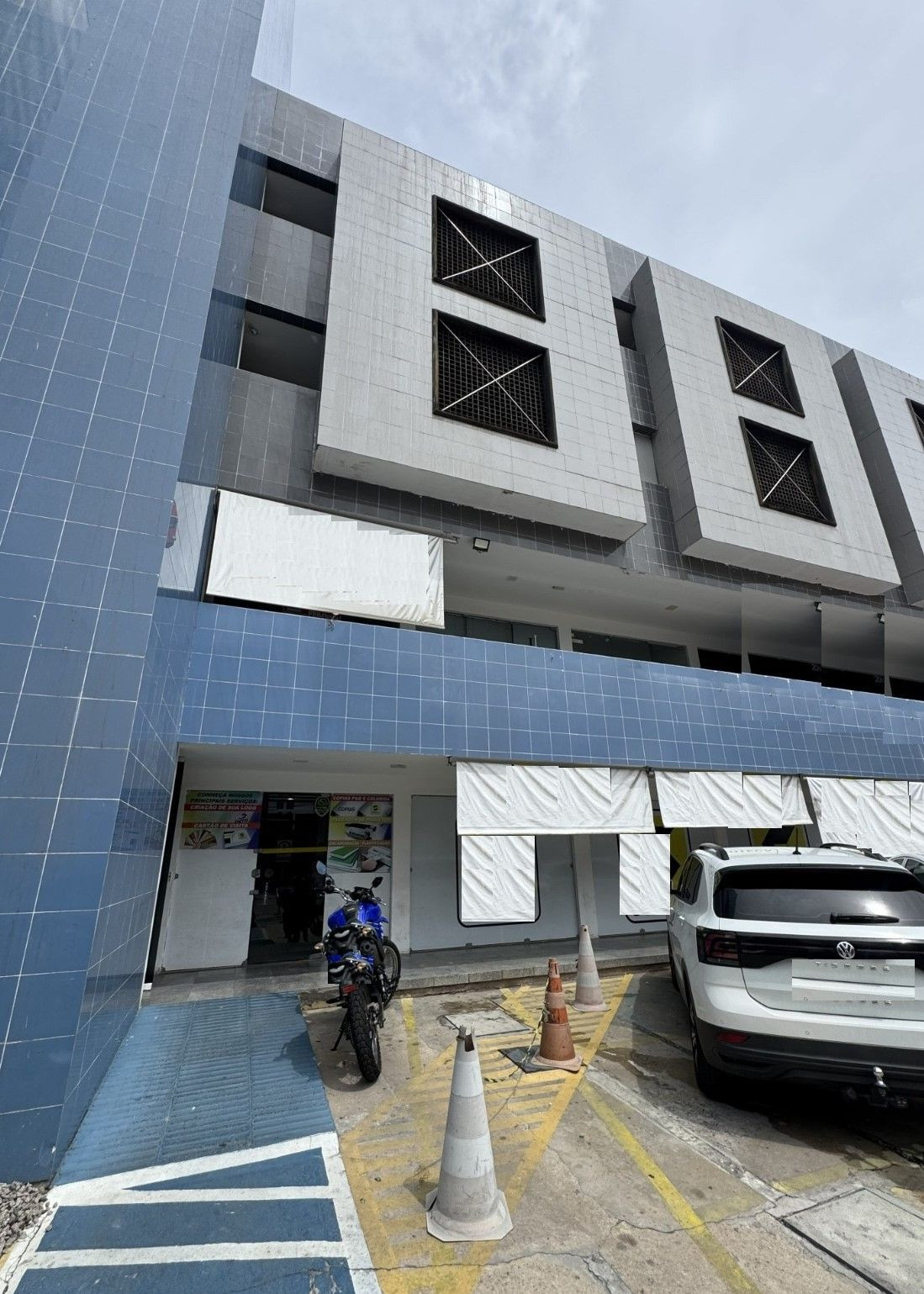 Sala comercial a venda em Tambaú - SA0122