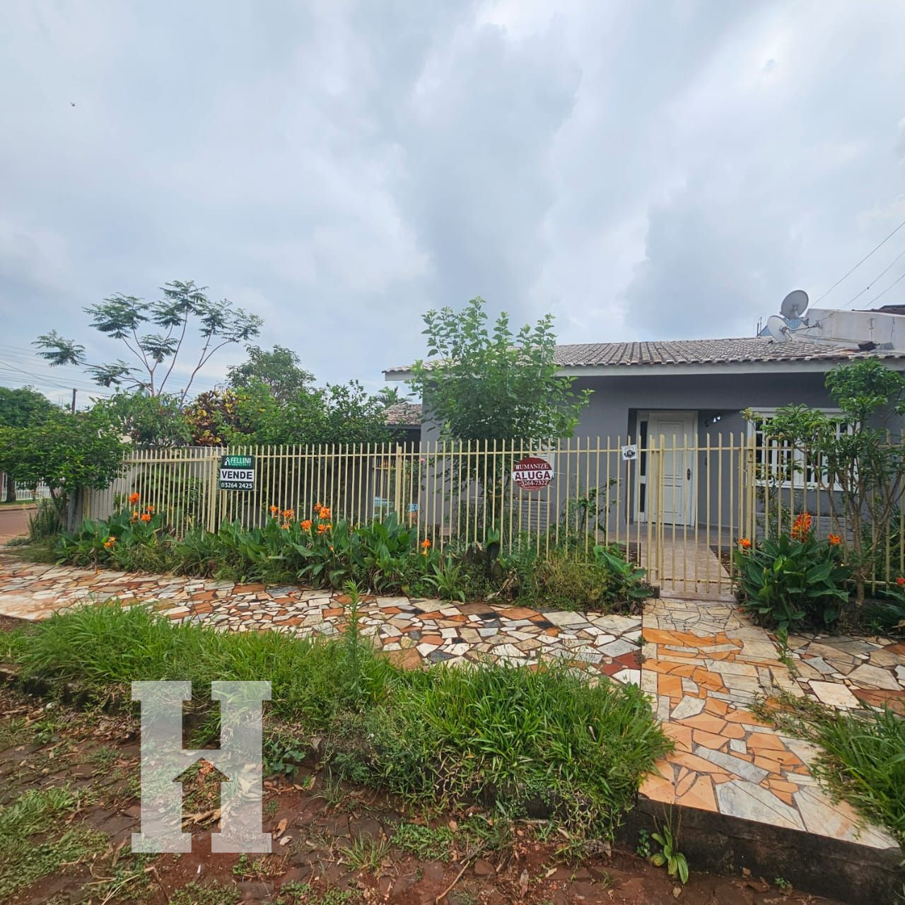 Casa com piscina para locao 