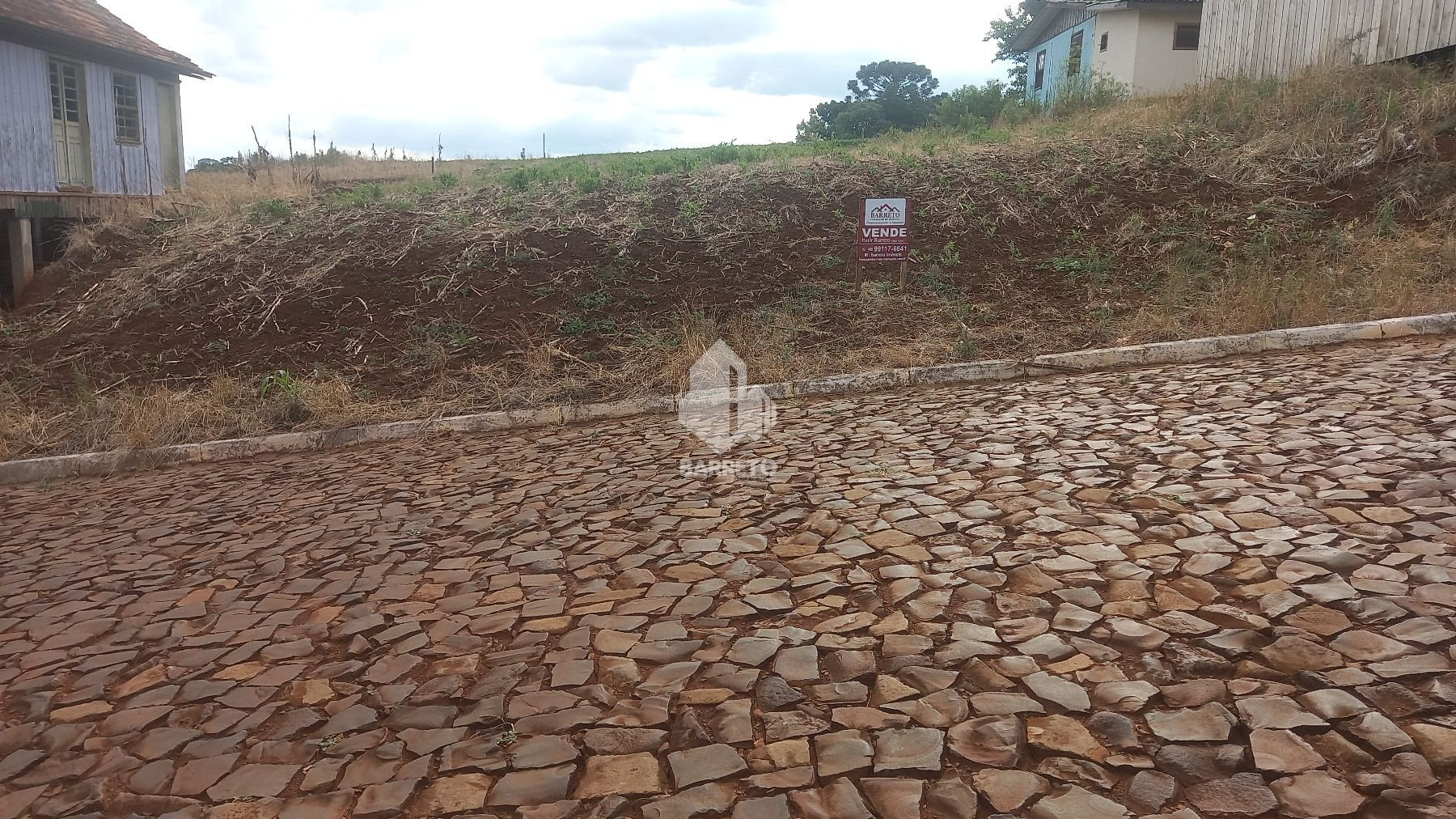 Terreno à Venda com Excelente Localização  