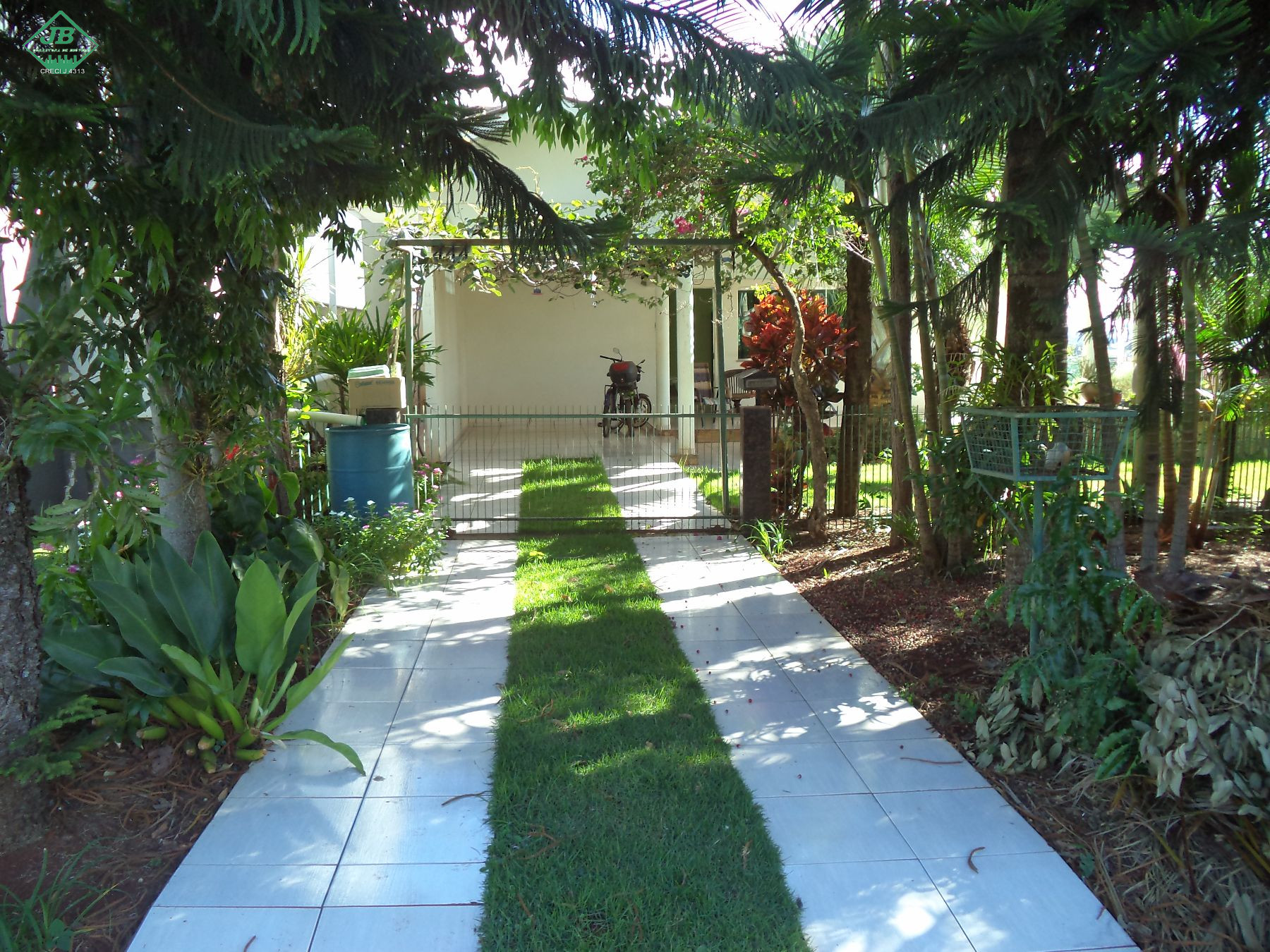 BELA CASA AVERBADA