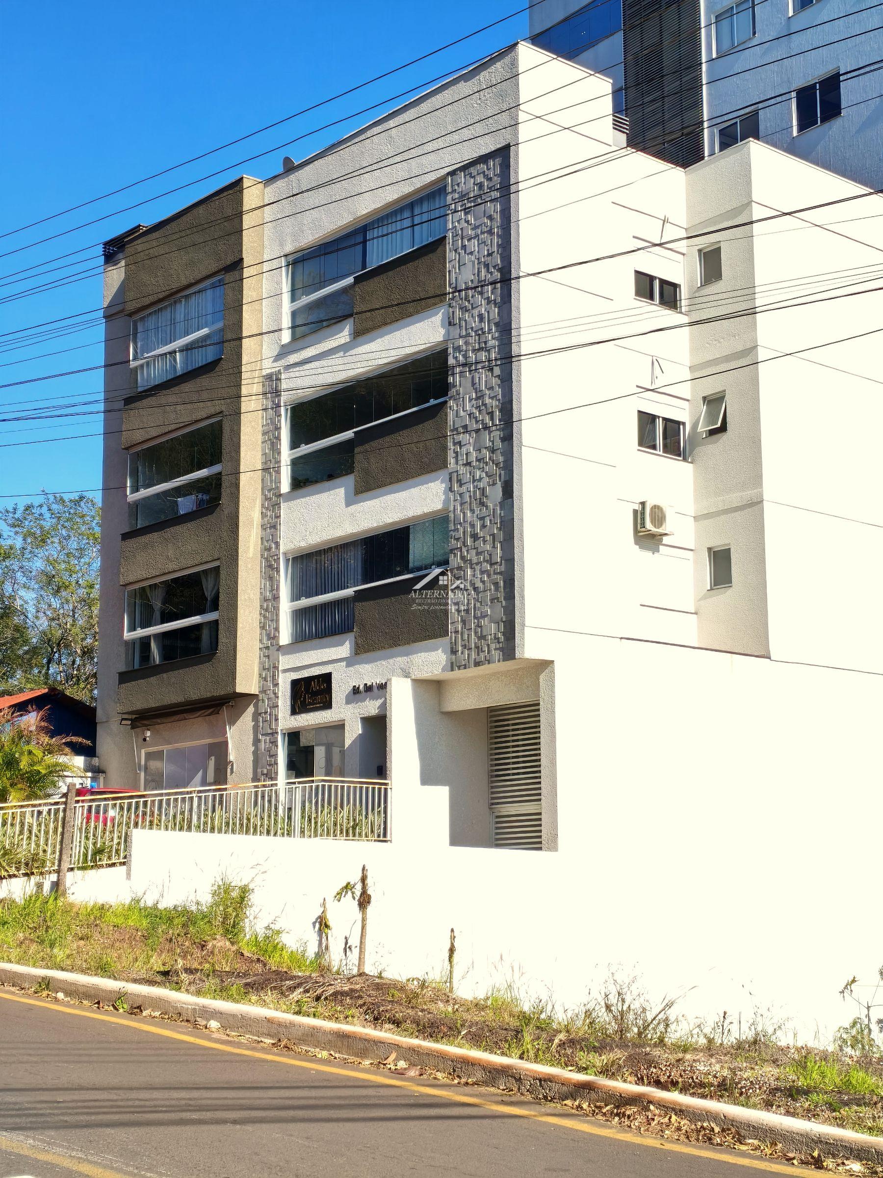 APARTAMENTO SEMIMOBILIADO PRXIMO  POLICLNICA.