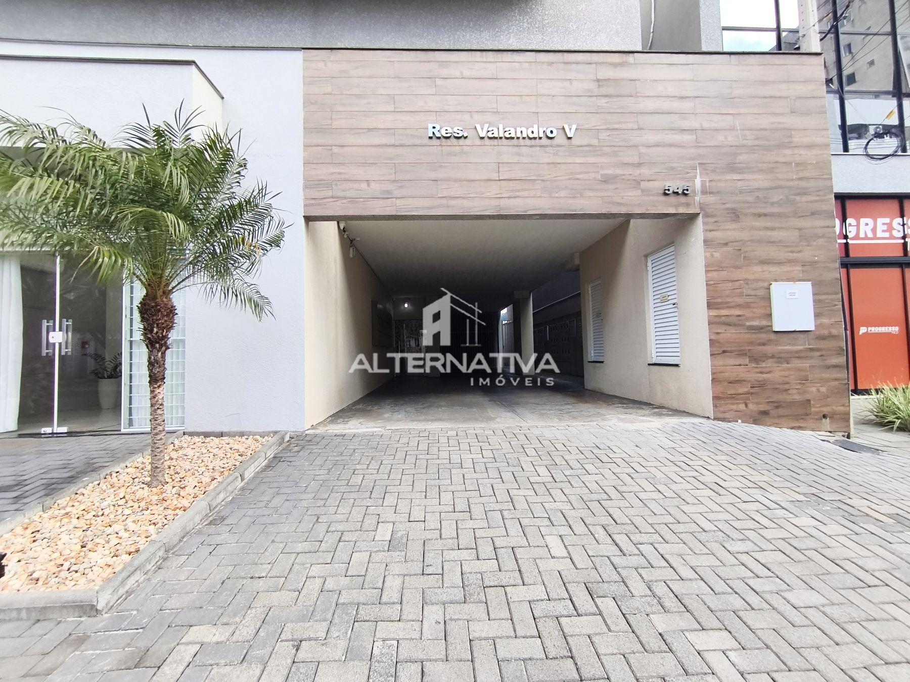 APARTAMENTO NO EDIFÍCIO VALANDRO V. 