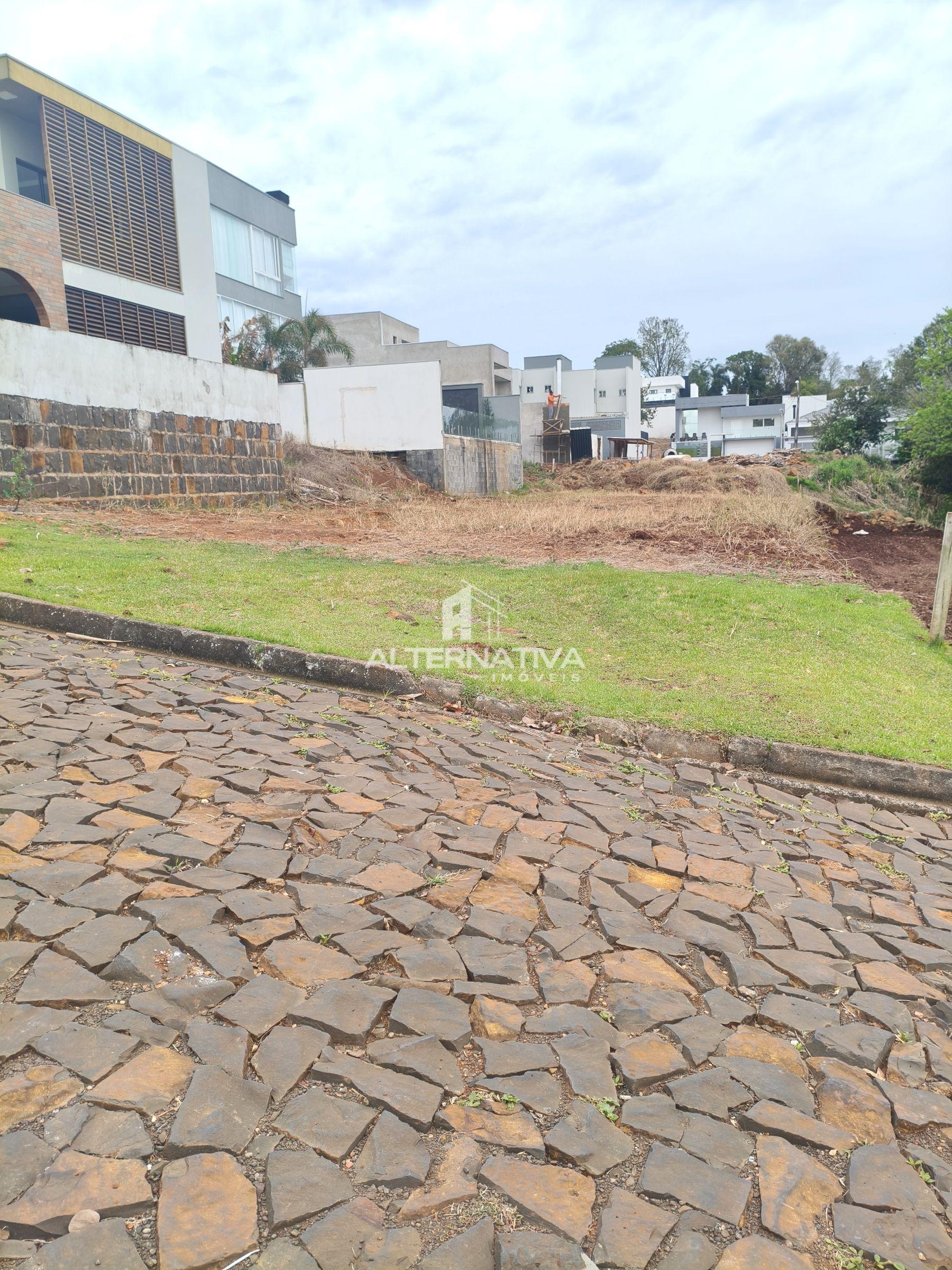 TERRENO EM LOTEAMENTO ALTO PADRÃO!