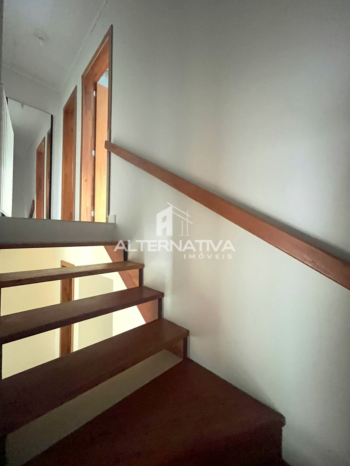 SOBRADO MOBILIADO À VENDA NO BAIRRO AEROPORTO